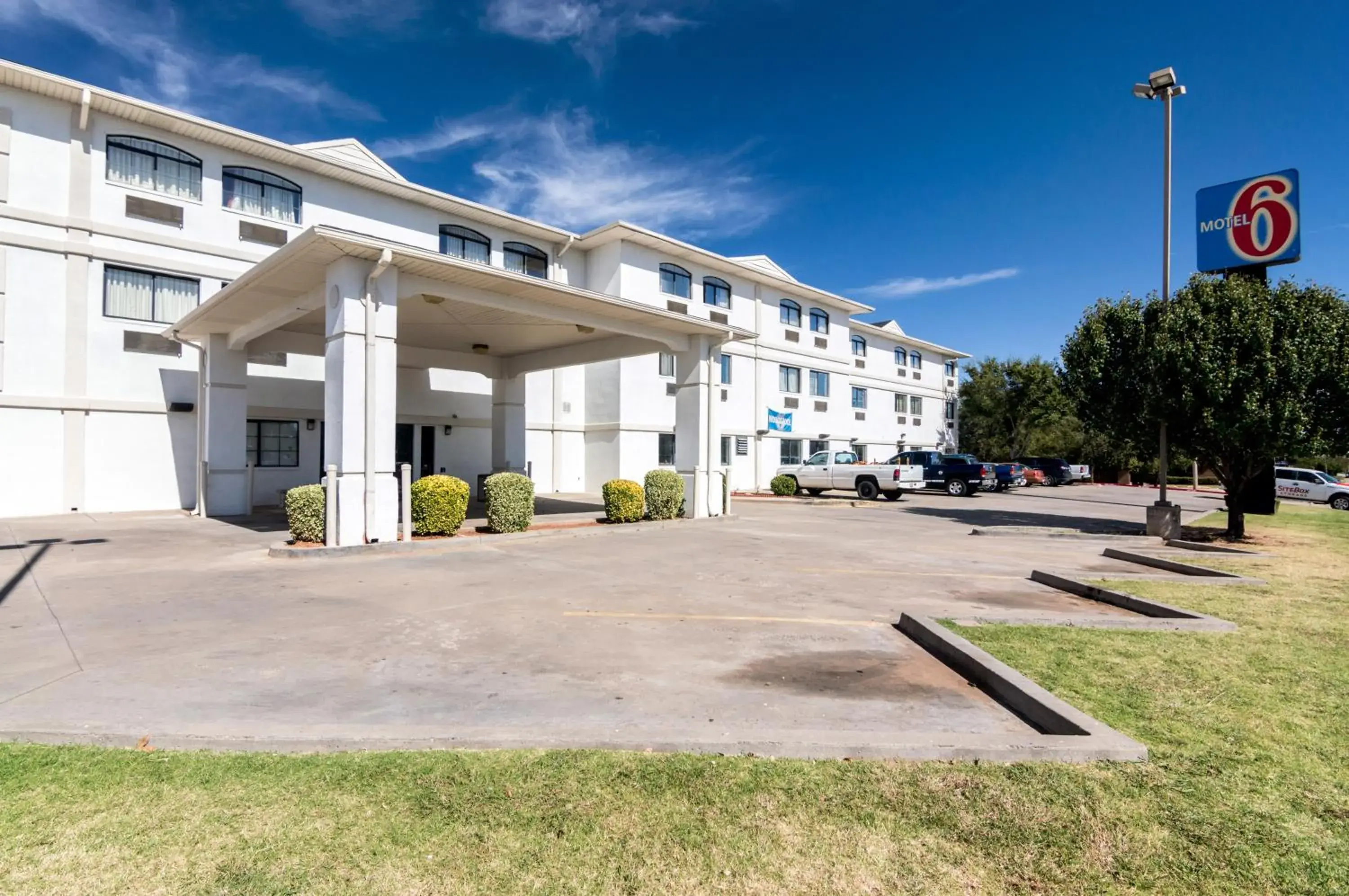 Facade/entrance, Property Building in Motel 6-Oklahoma City, OK