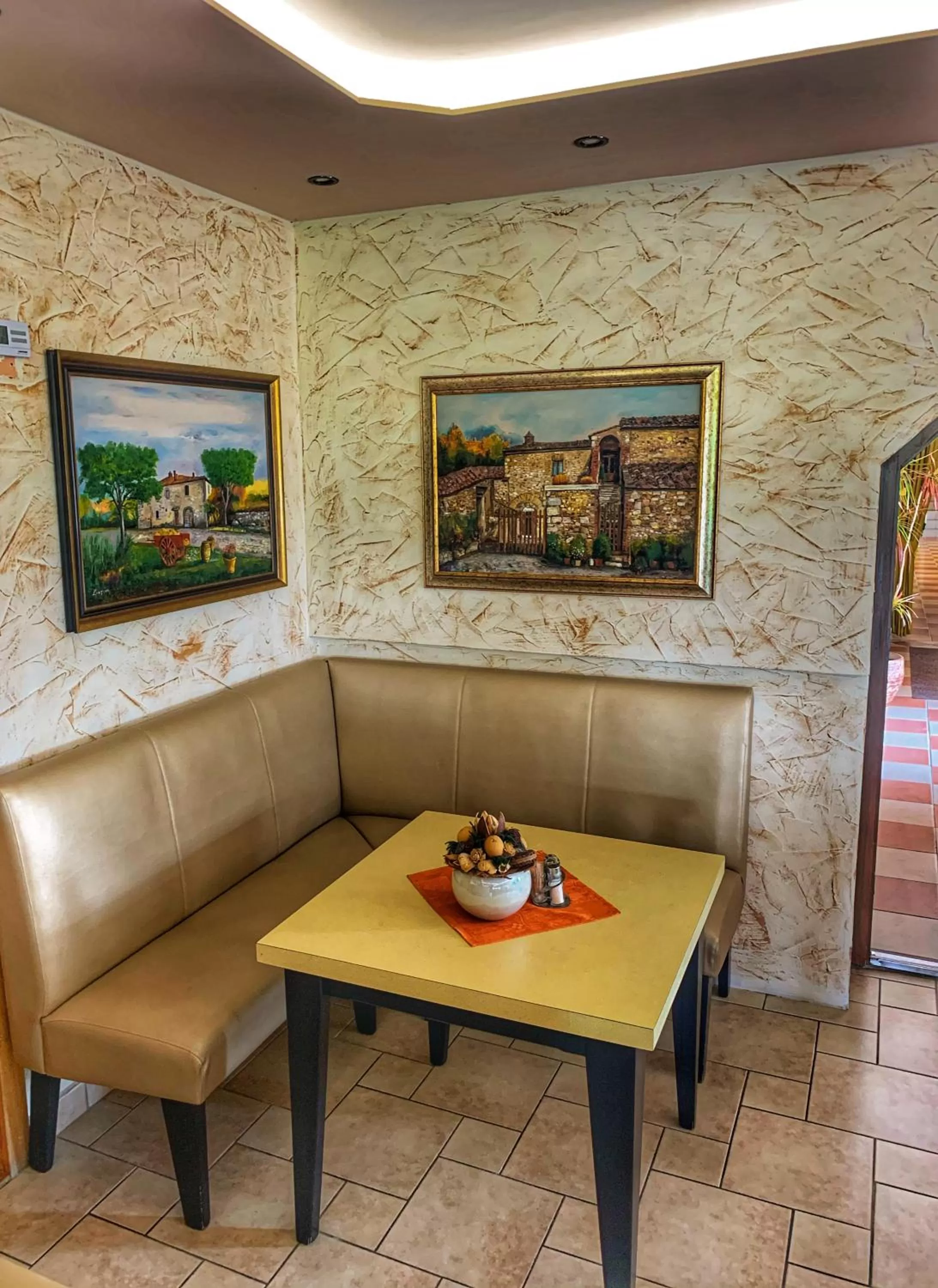 Restaurant/places to eat in Hotel Zéta