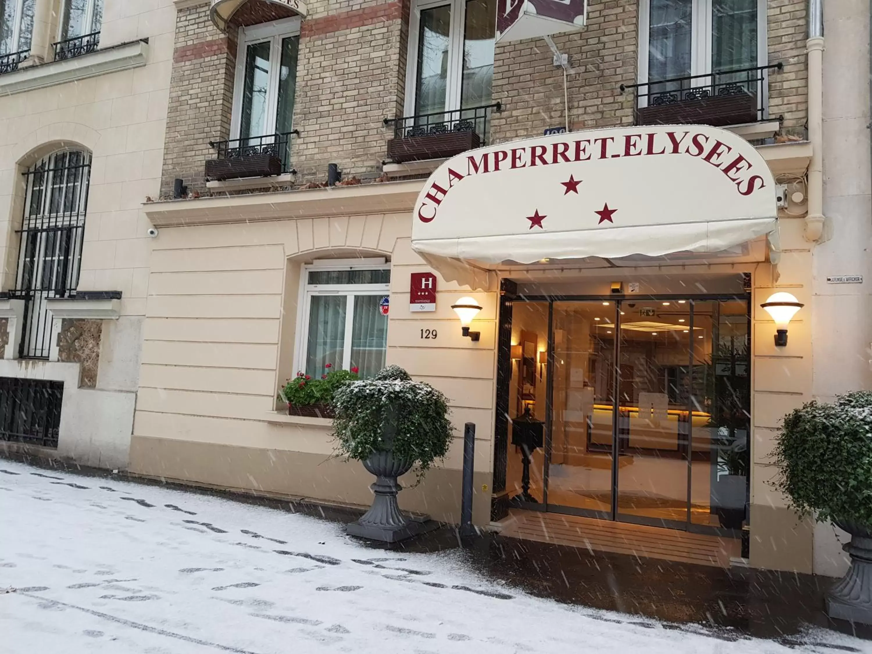 Facade/entrance in Hotel Champerret Elysees