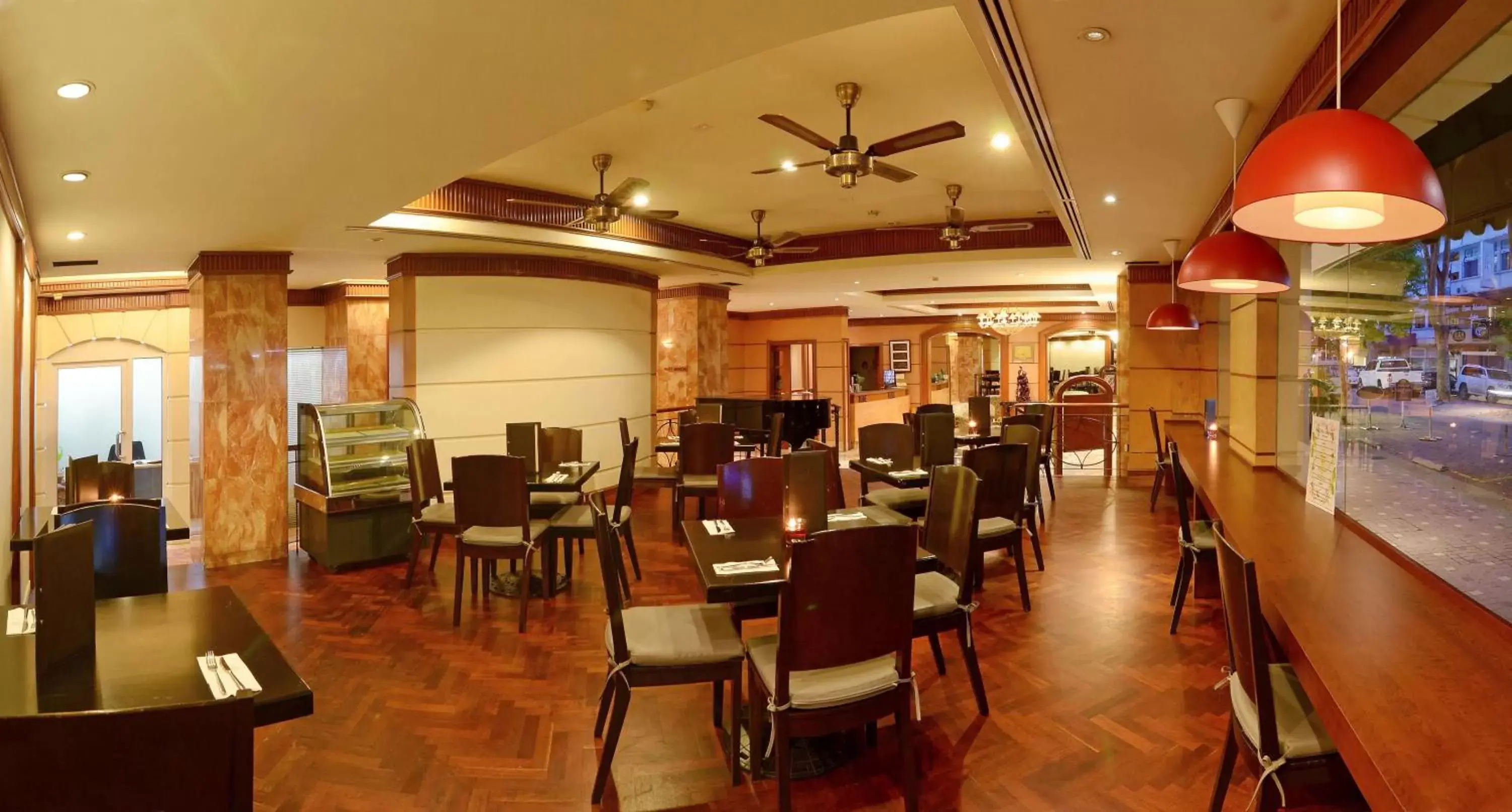 Restaurant/Places to Eat in The Jesselton Hotel