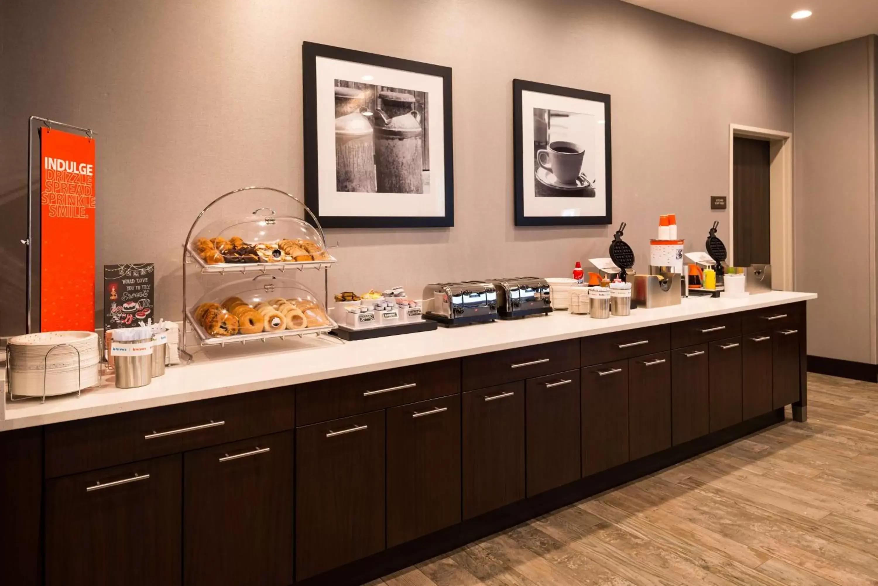 Dining area, Restaurant/Places to Eat in Hampton Inn & Suites Olympia Lacey, Wa