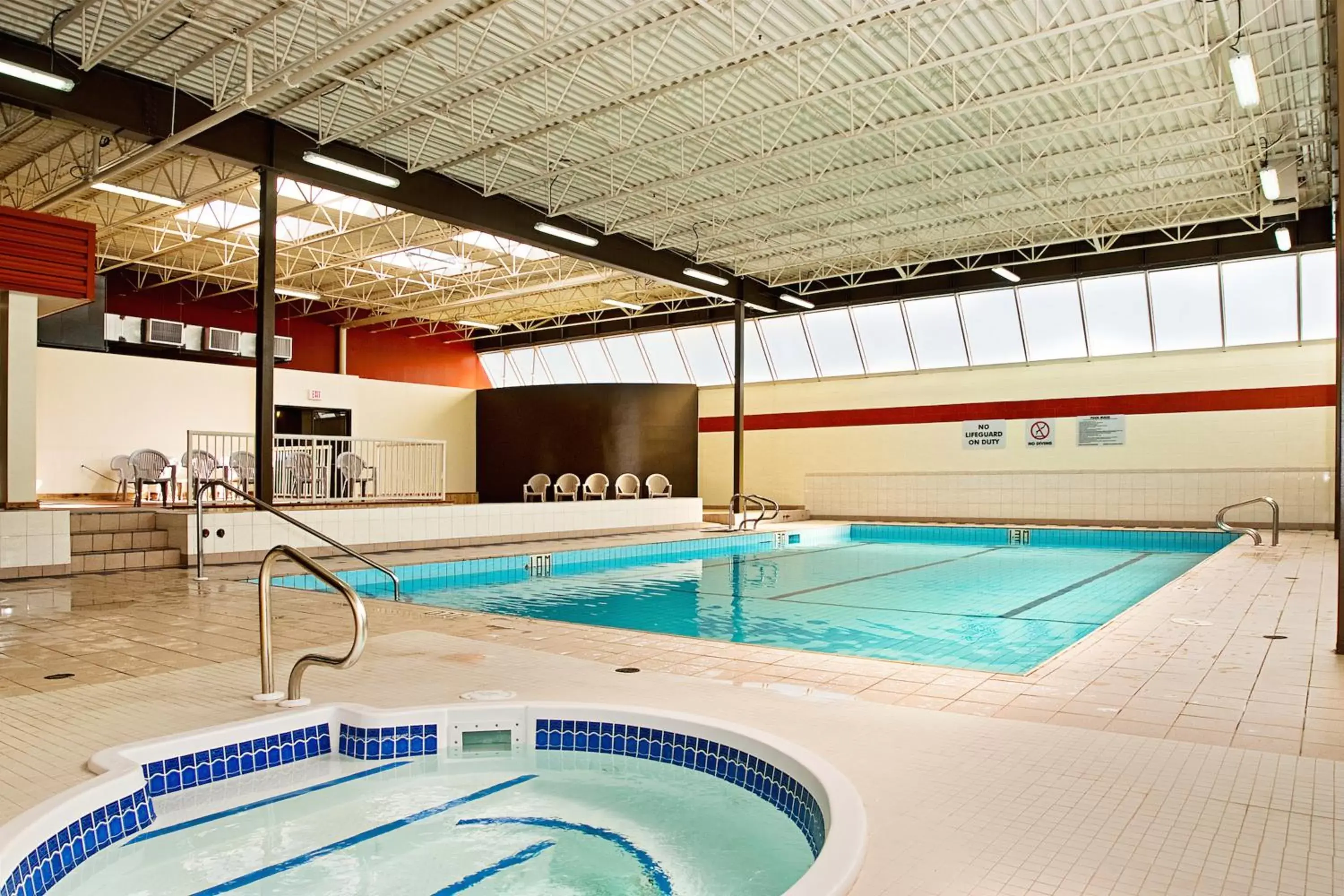 Spa and wellness centre/facilities, Swimming Pool in Days Inn by Wyndham Calgary South