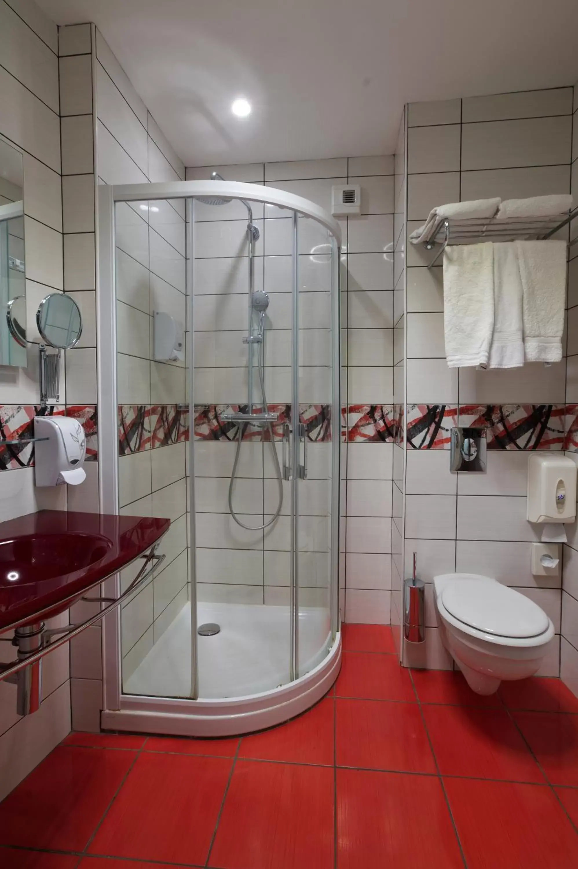 Shower, Bathroom in Logis Centrotel et Spa Bulles d'Allier
