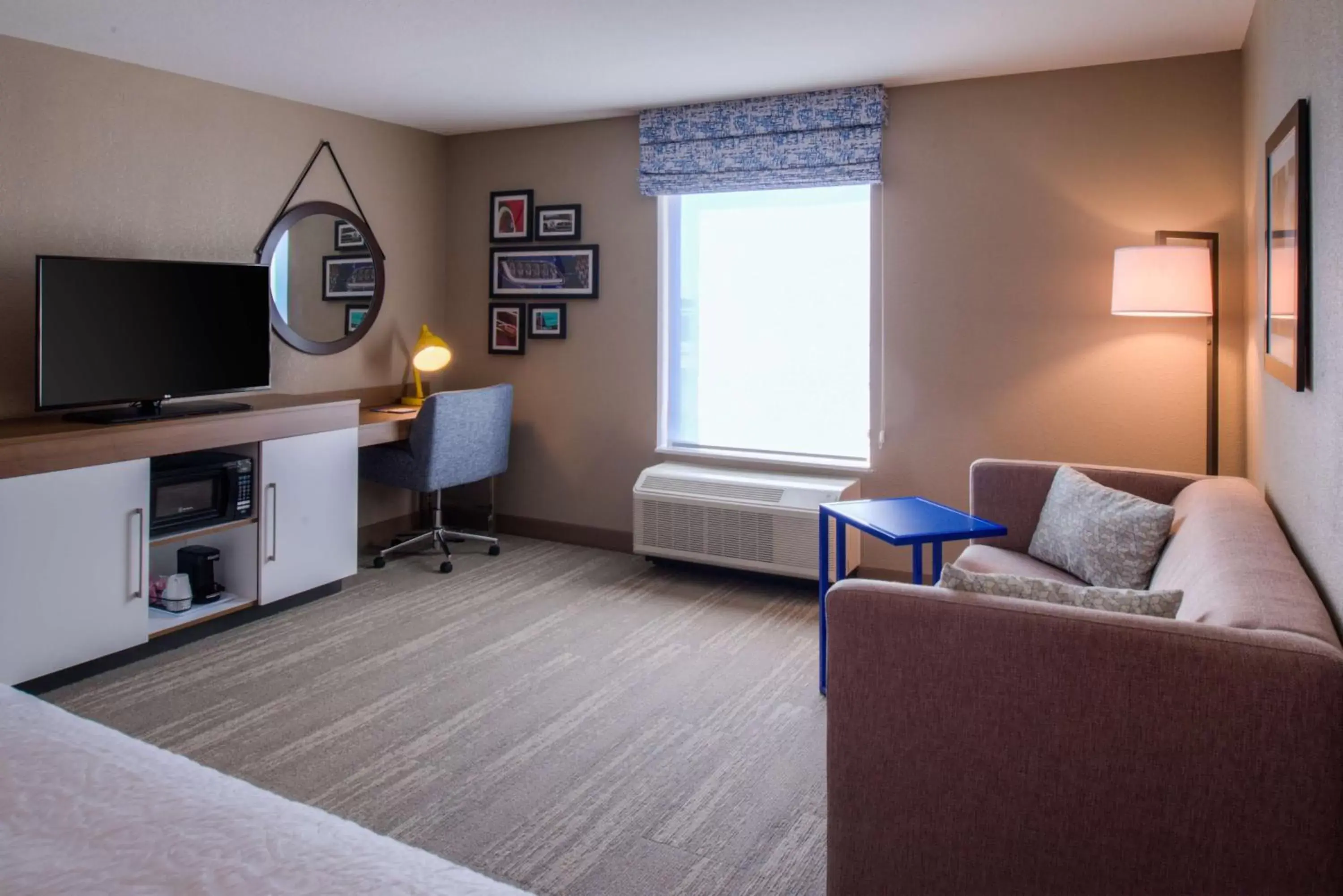 Bedroom, Seating Area in Hampton Inn & Suites Wixom/Novi/Detroit, Mi