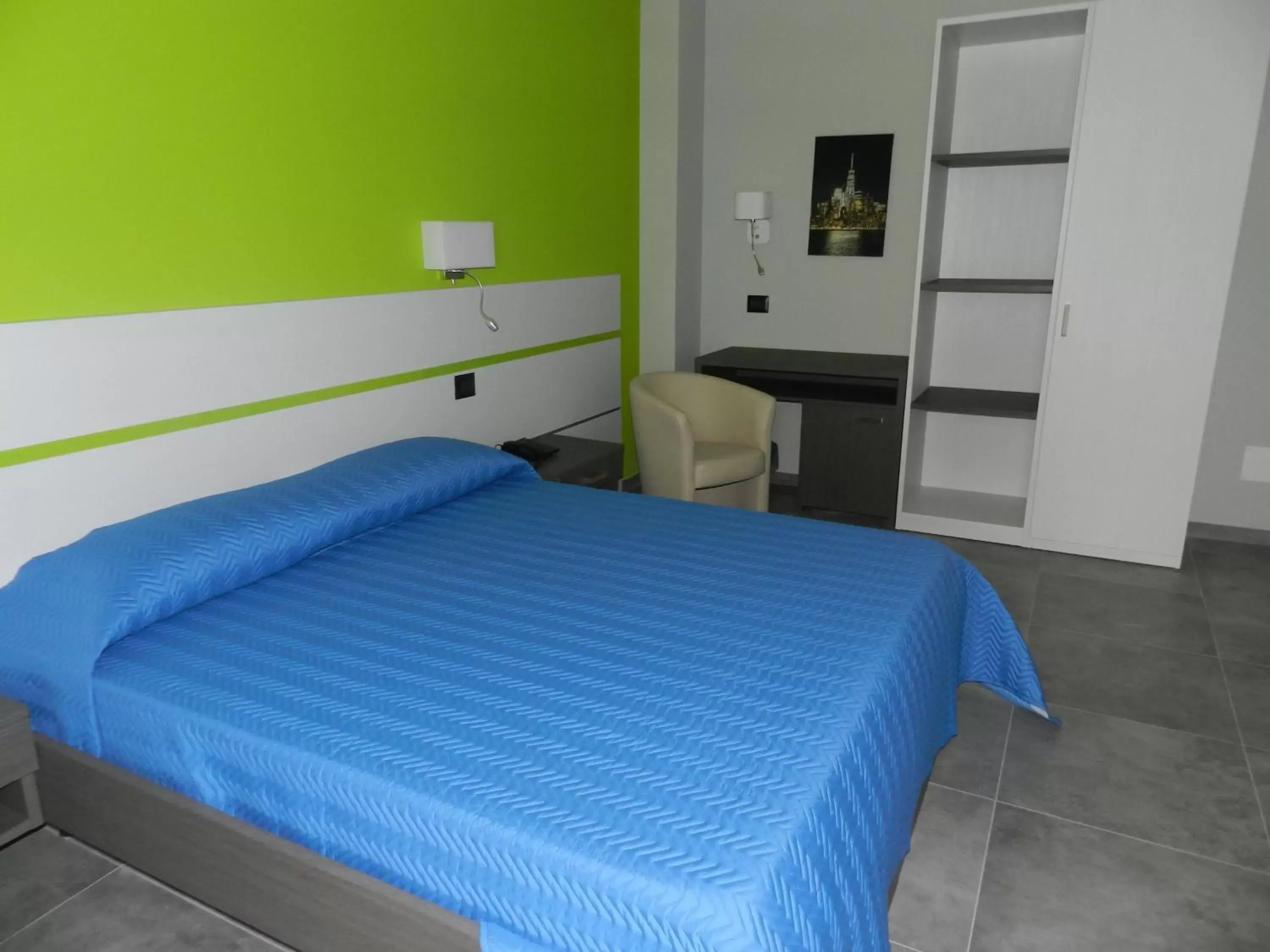 Bedroom, Bed in Erasmus Hotel