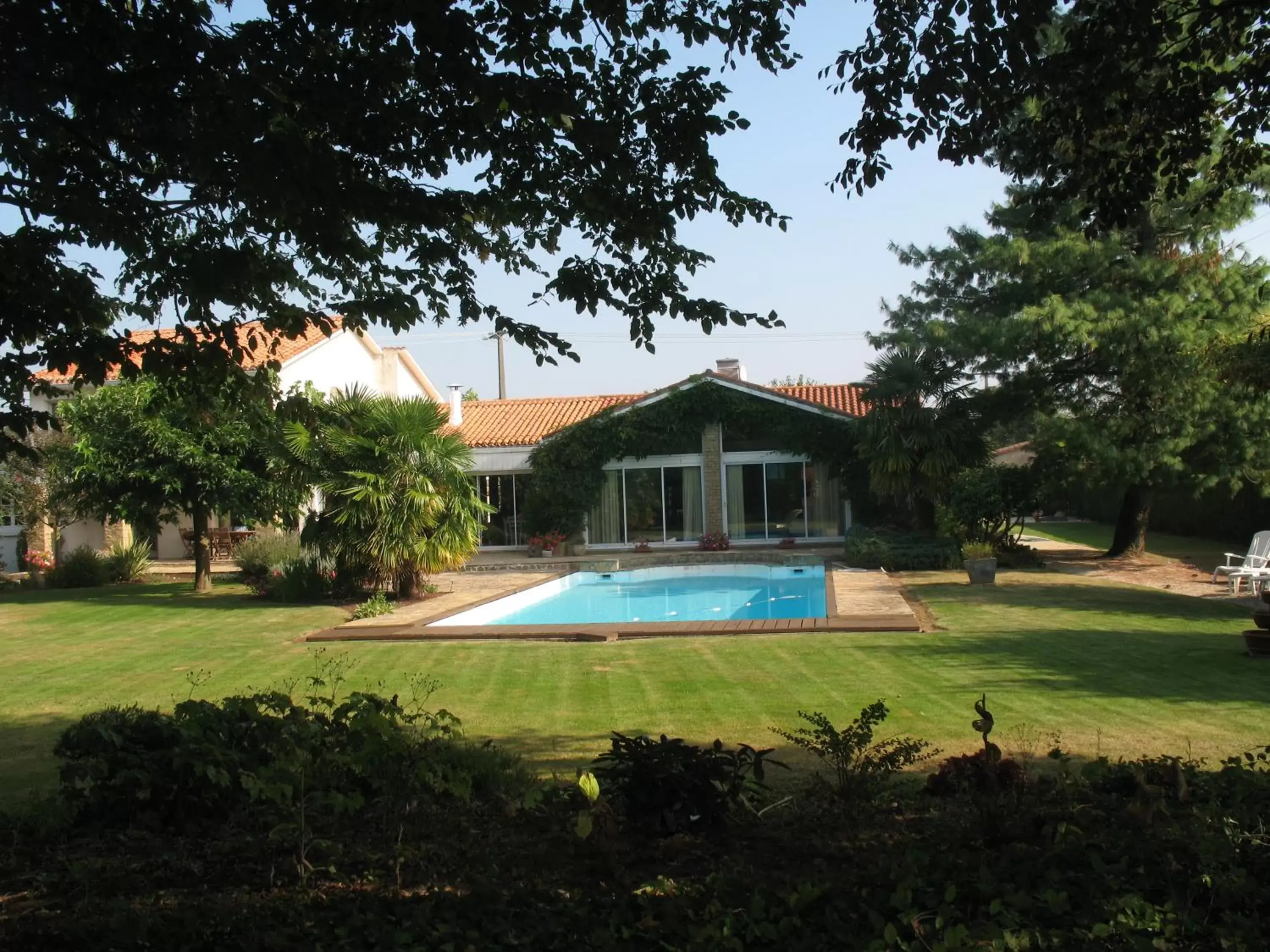 Swimming Pool in Chambres d'Hôtes Le Mûrier