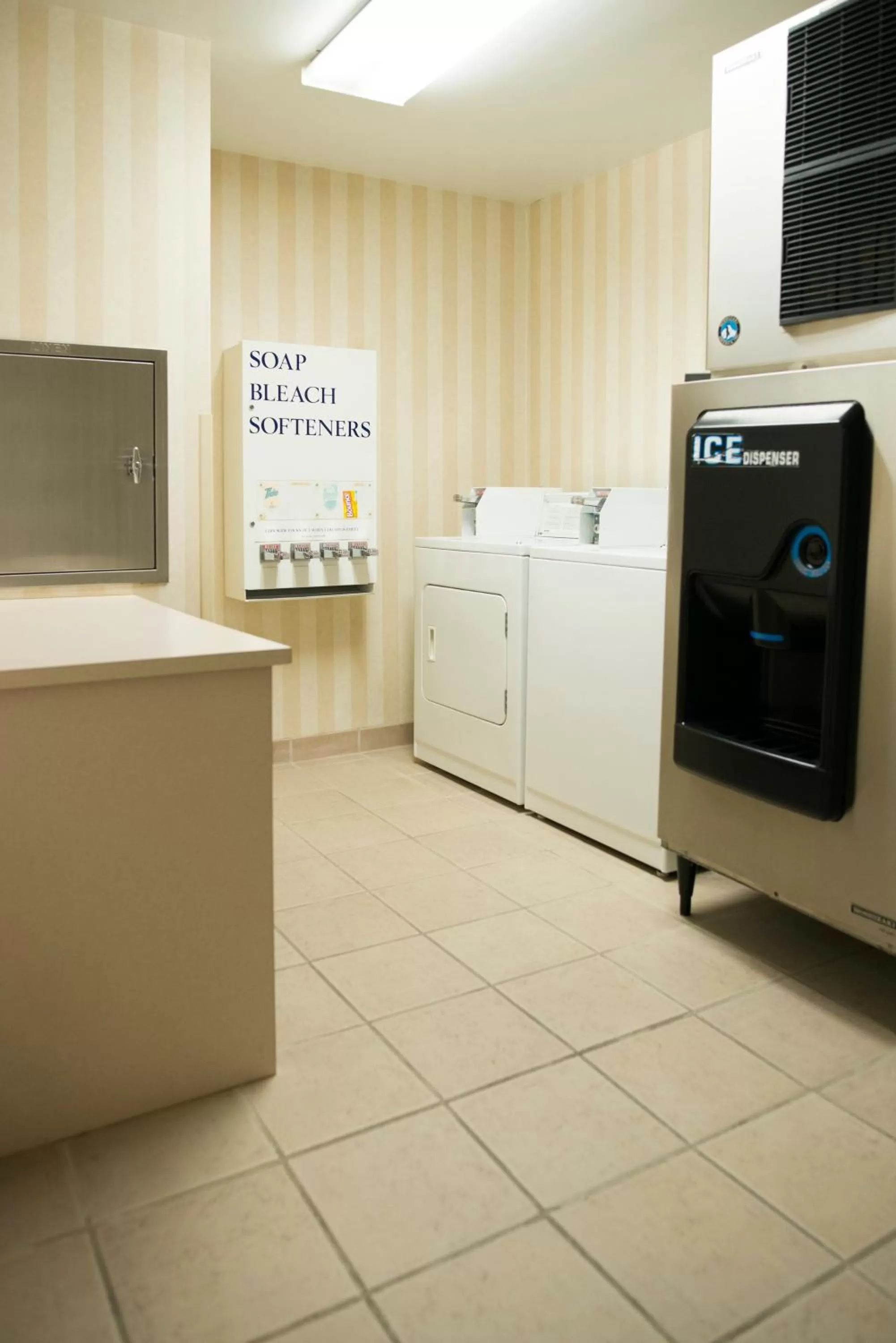 Area and facilities in Country Inn & Suites by Radisson, Effingham, IL