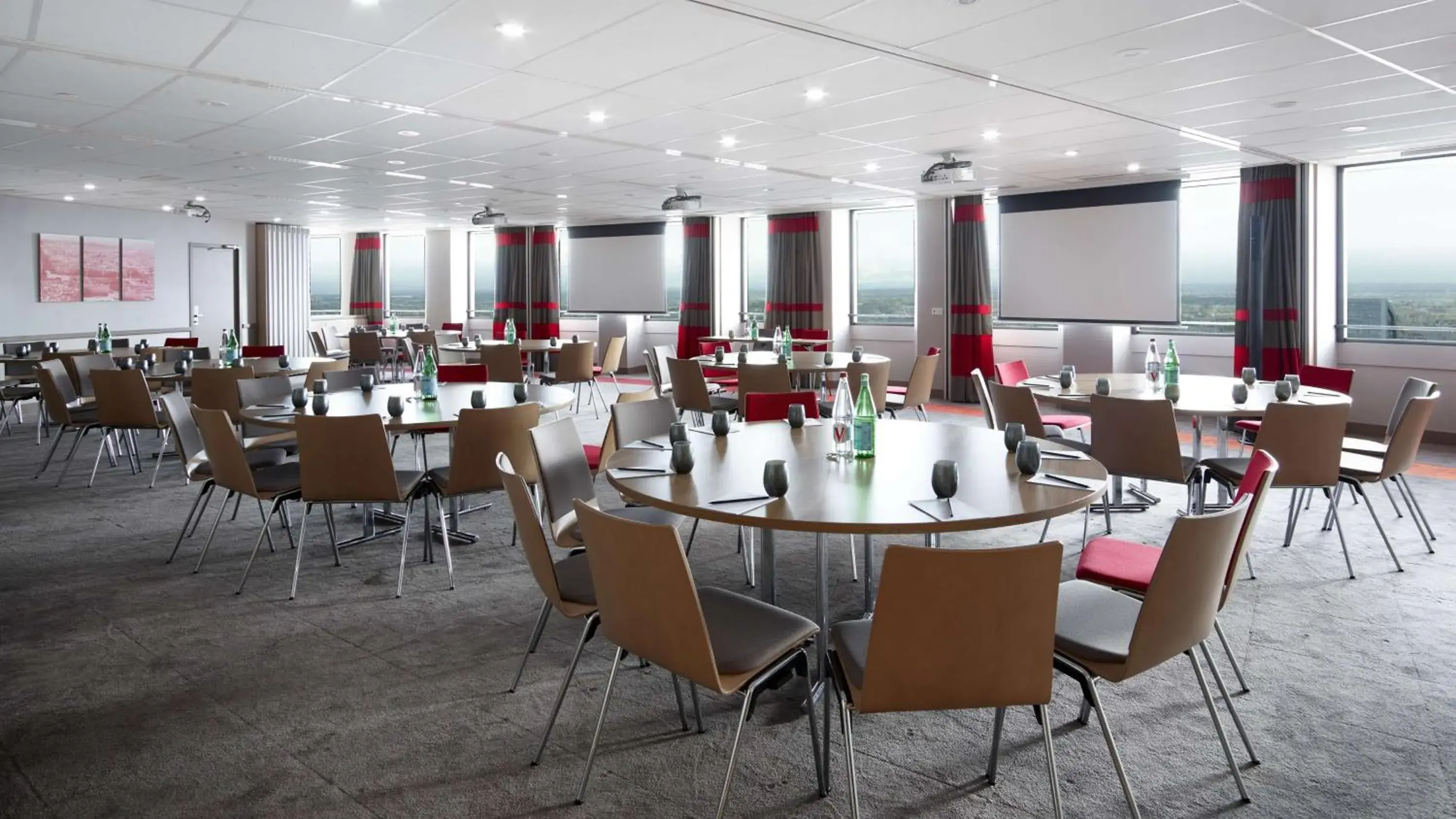Meeting/conference room, Restaurant/Places to Eat in Radisson Blu Hotel, Lyon
