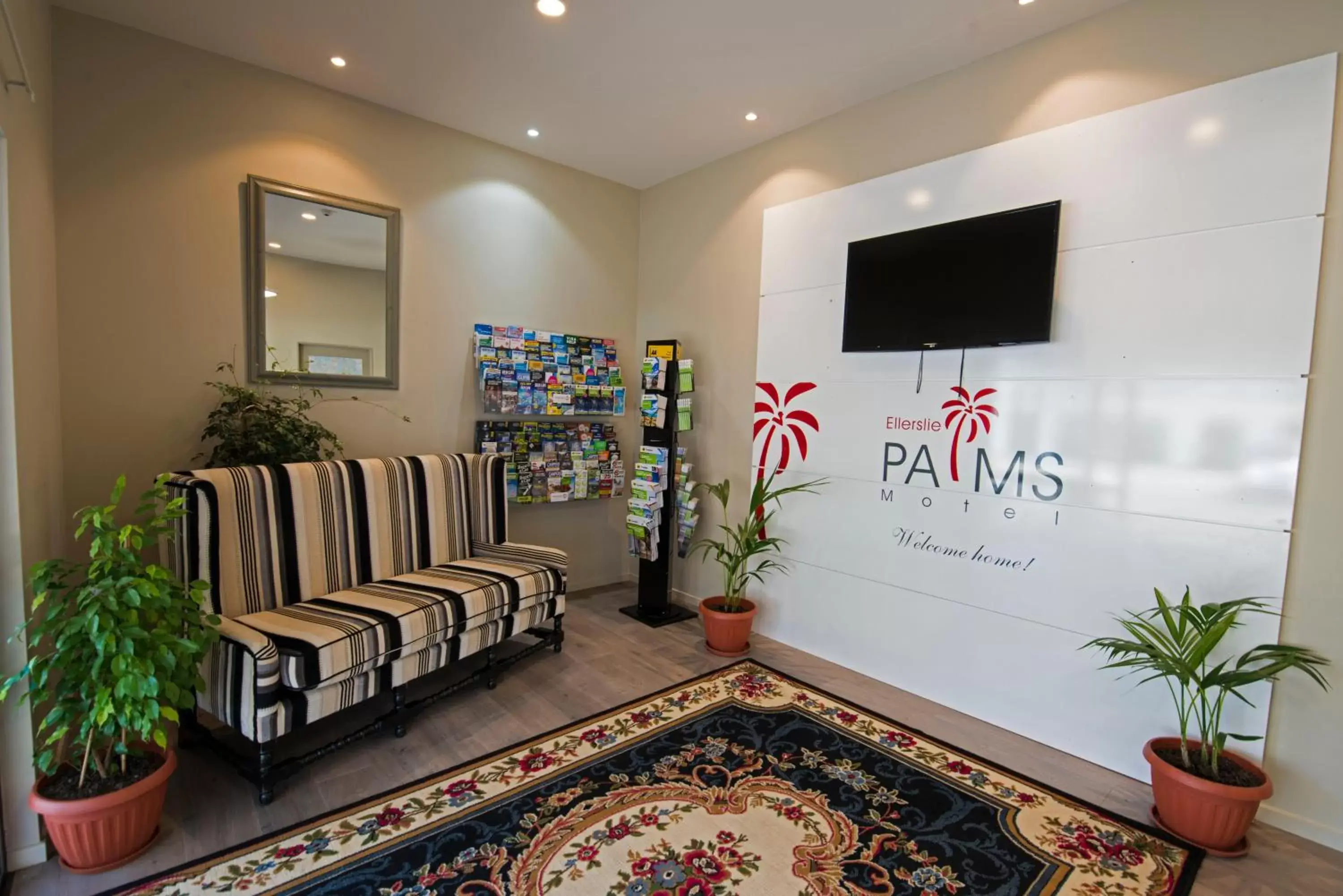 Seating Area in Ellerslie Palms Motel