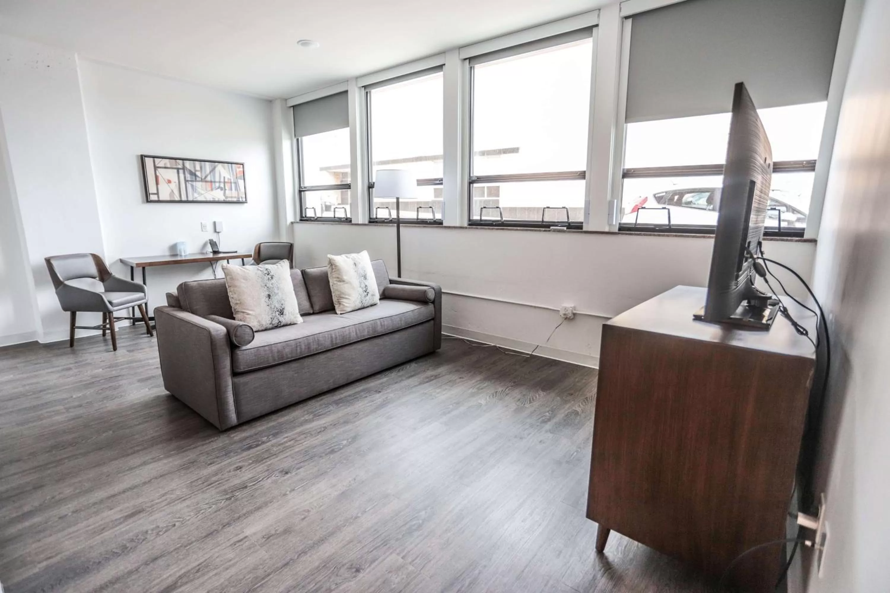 Photo of the whole room in Leavenworth Local Hotel