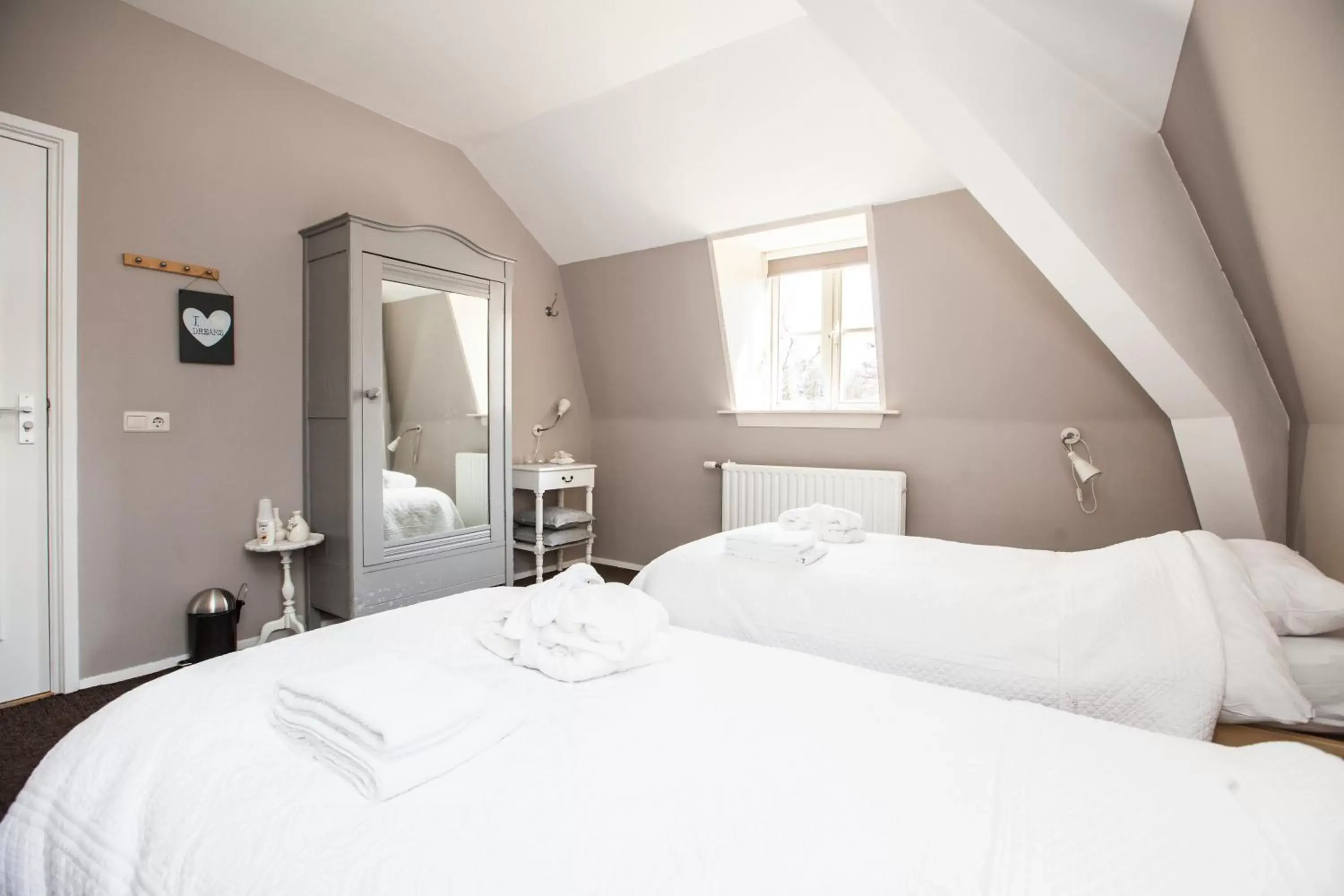 Standard Double Room with Shared Bathroom and Toilet in Klooster Nieuwkerk Goirle Standard Double Room with Shared Bathroom and Toilet in Klooster Nieuwkerk Goirle