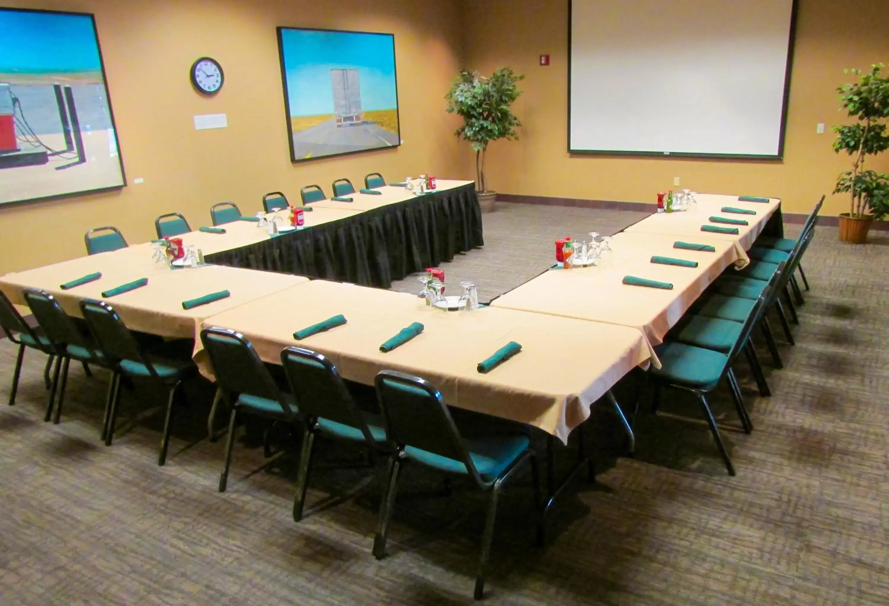 Business facilities in The Portlander Inn and Marketplace