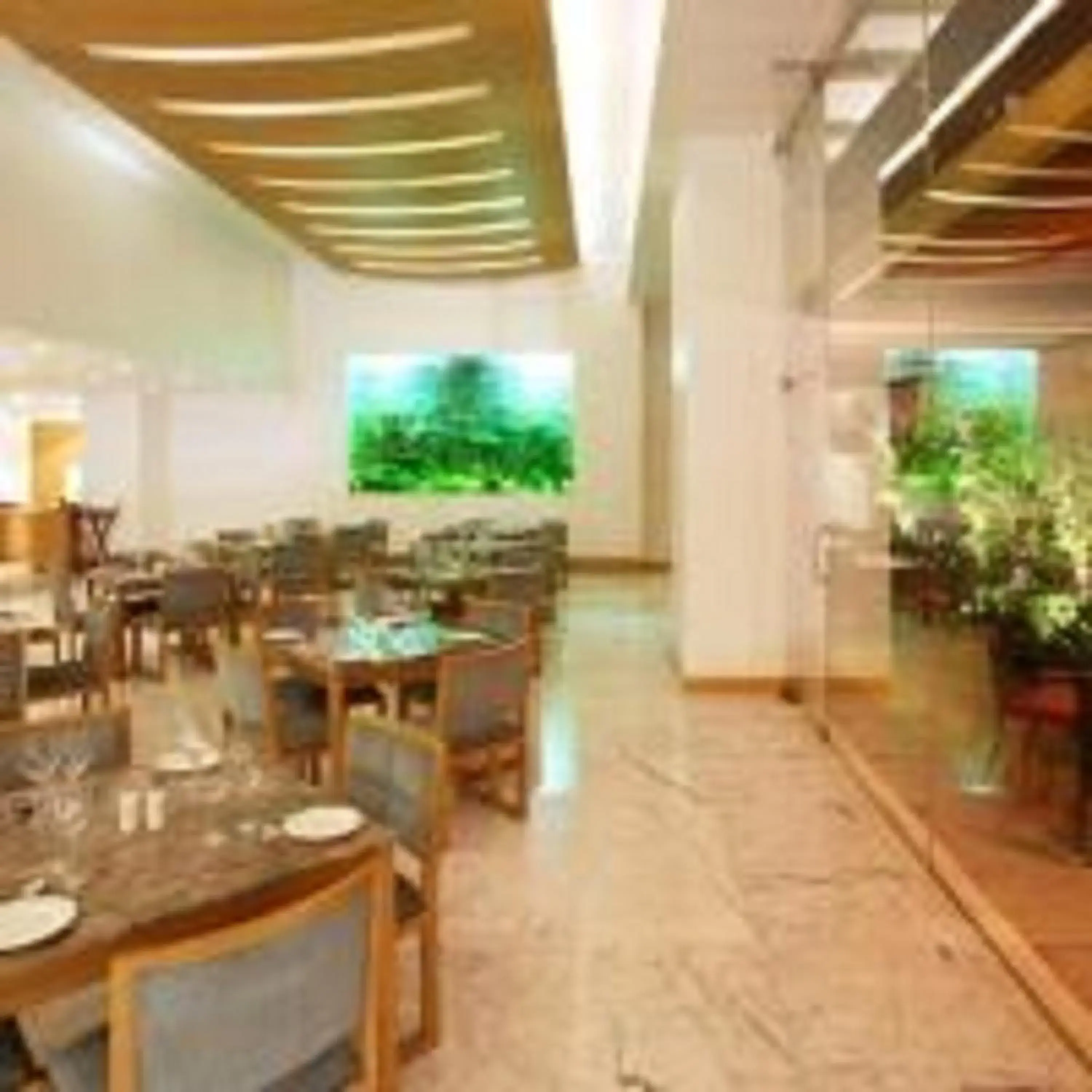 Restaurant/Places to Eat in Hotel Yogi Executive