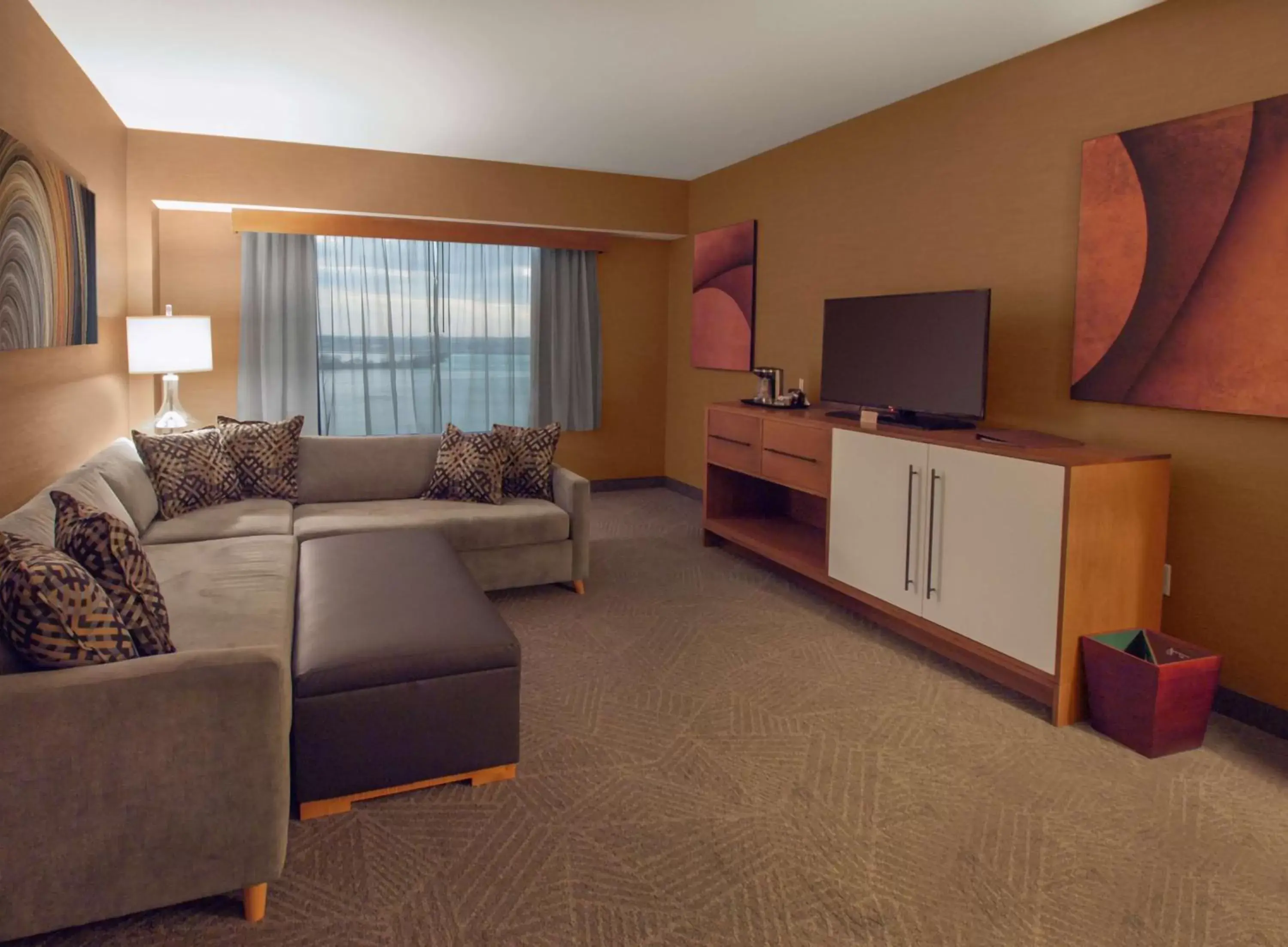 Living room, Seating Area in DoubleTree by Hilton Hotel Niagara Falls New York