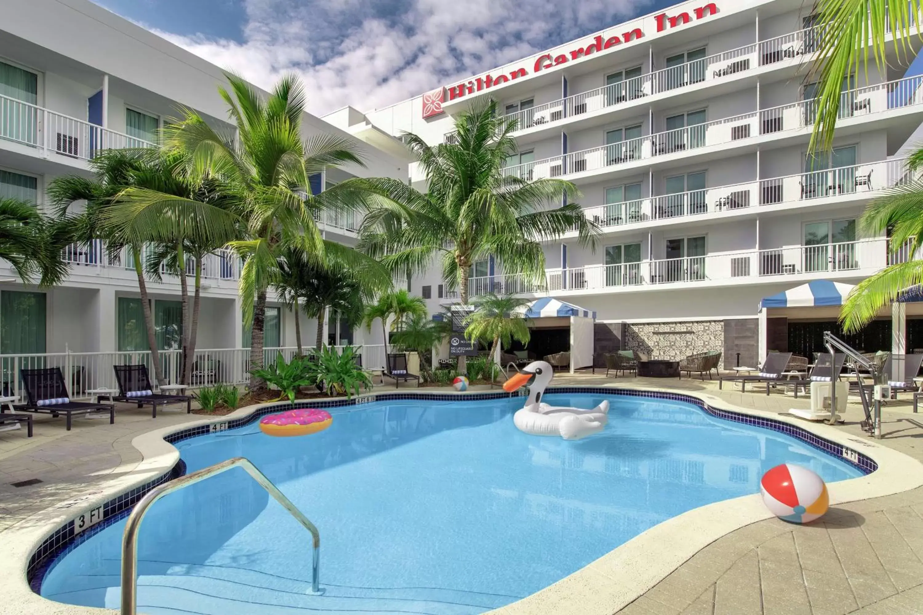 Swimming Pool in Hilton Garden Inn Miami Brickell South