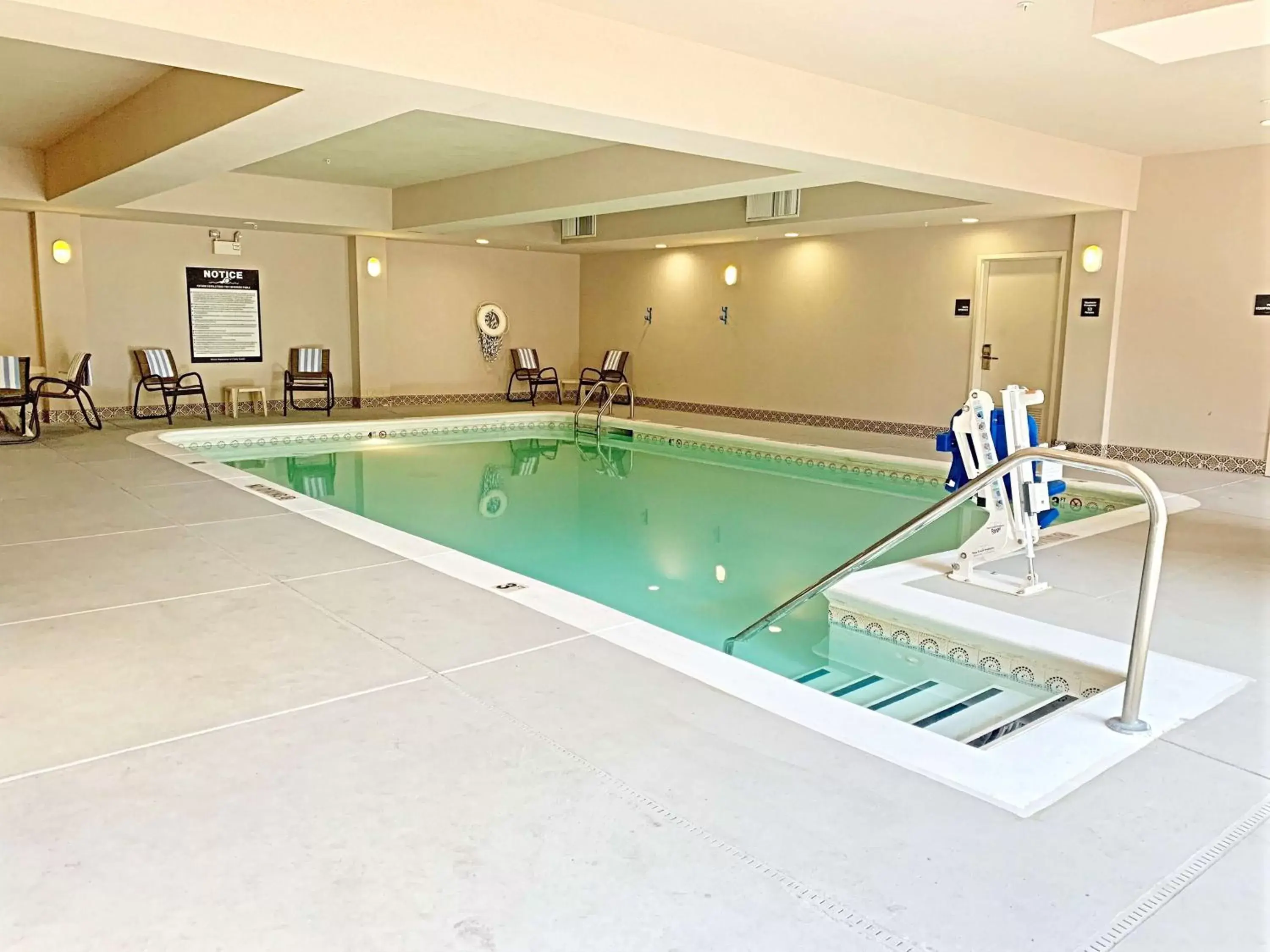 Swimming Pool in Hampton Inn Champaign/Urbana