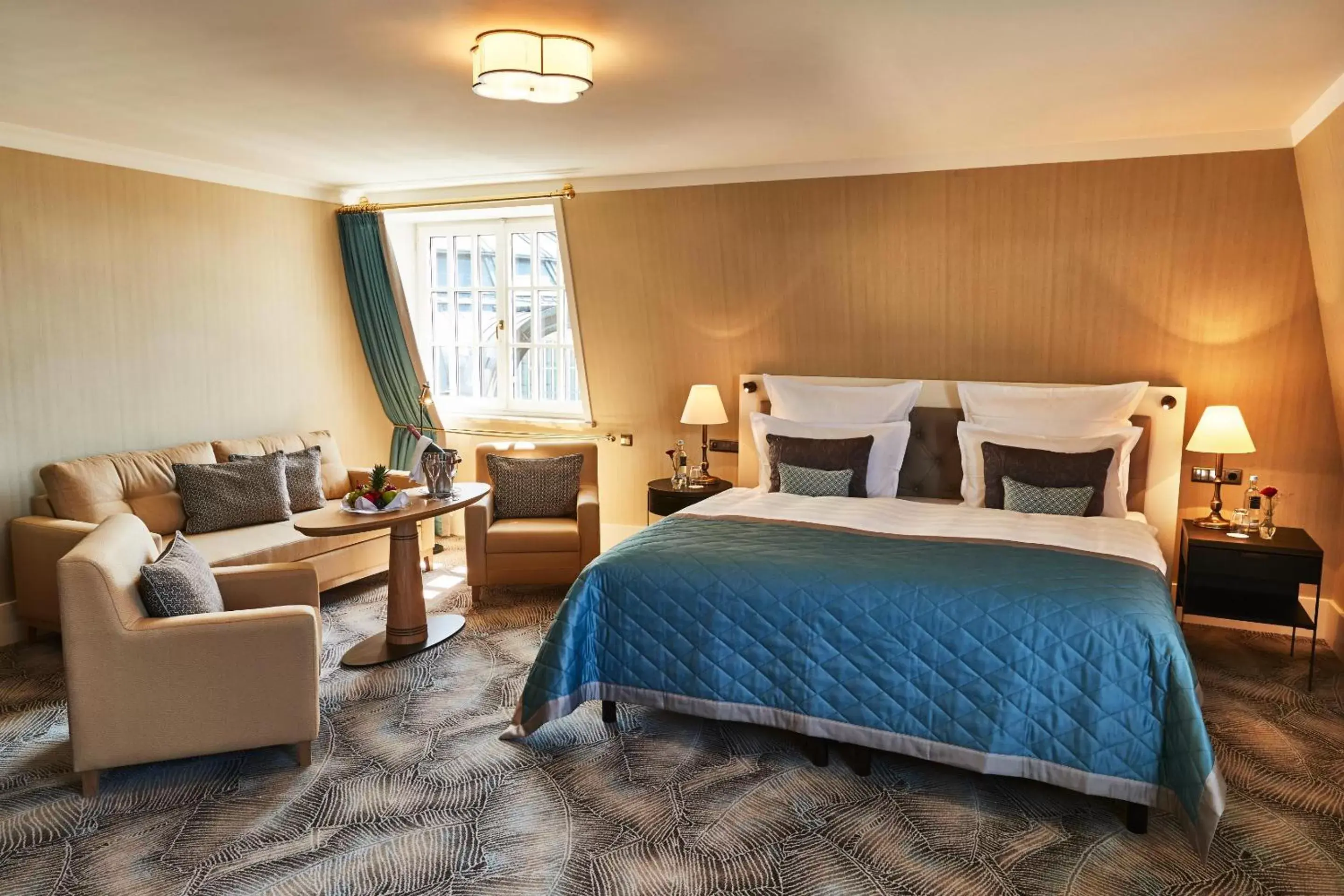 Photo of the whole room, Bed in Steigenberger Grandhotel & Spa Petersberg