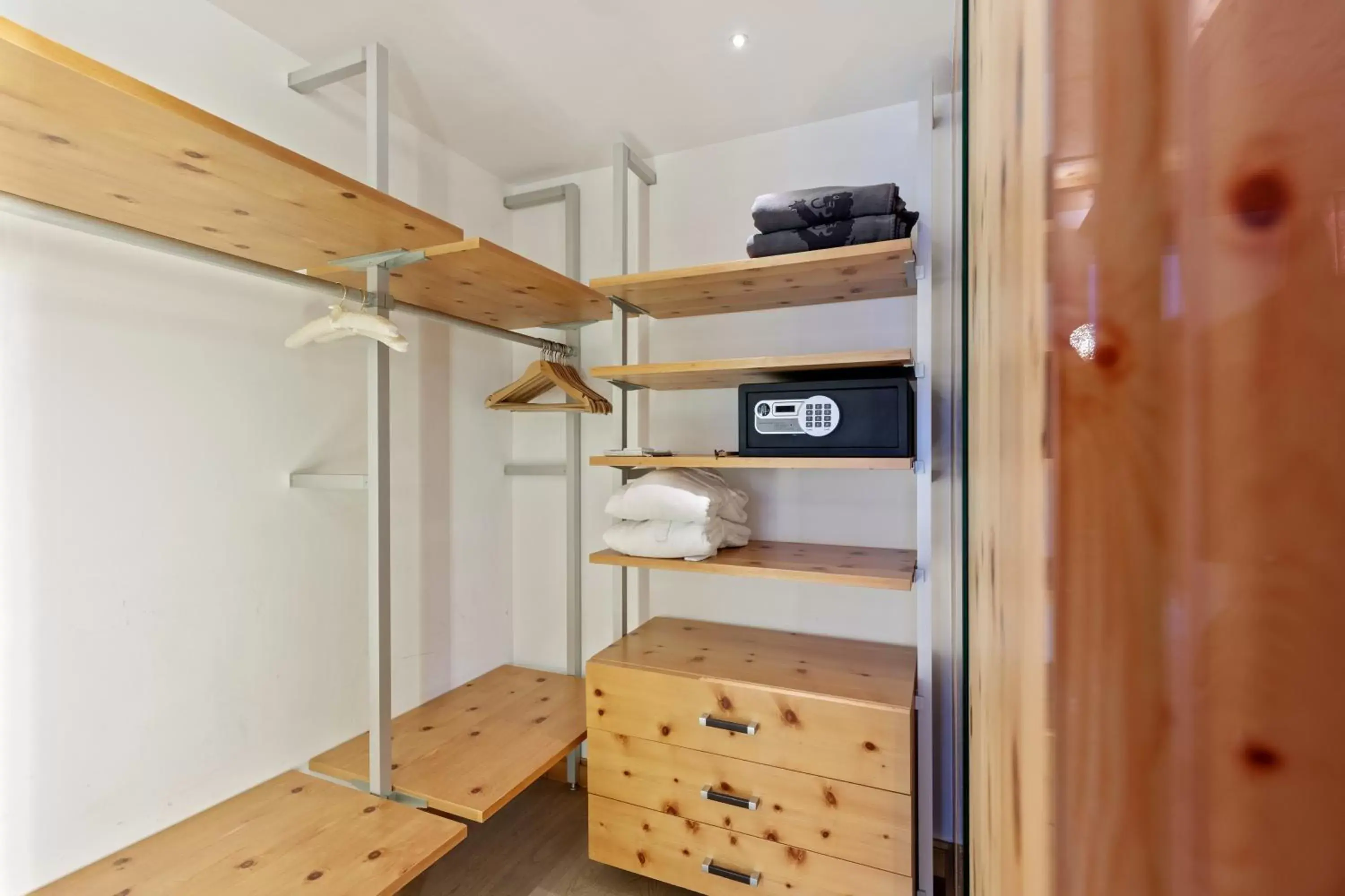 Bedroom, Bunk Bed in Grand Hotel Zermatterhof