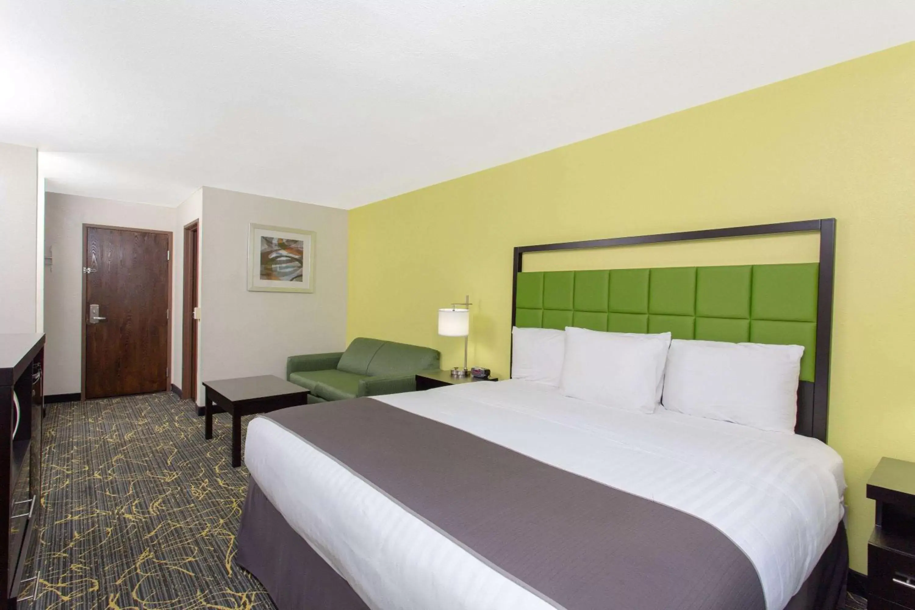 Photo of the whole room, Bed in AmericInn by Wyndham Delafield