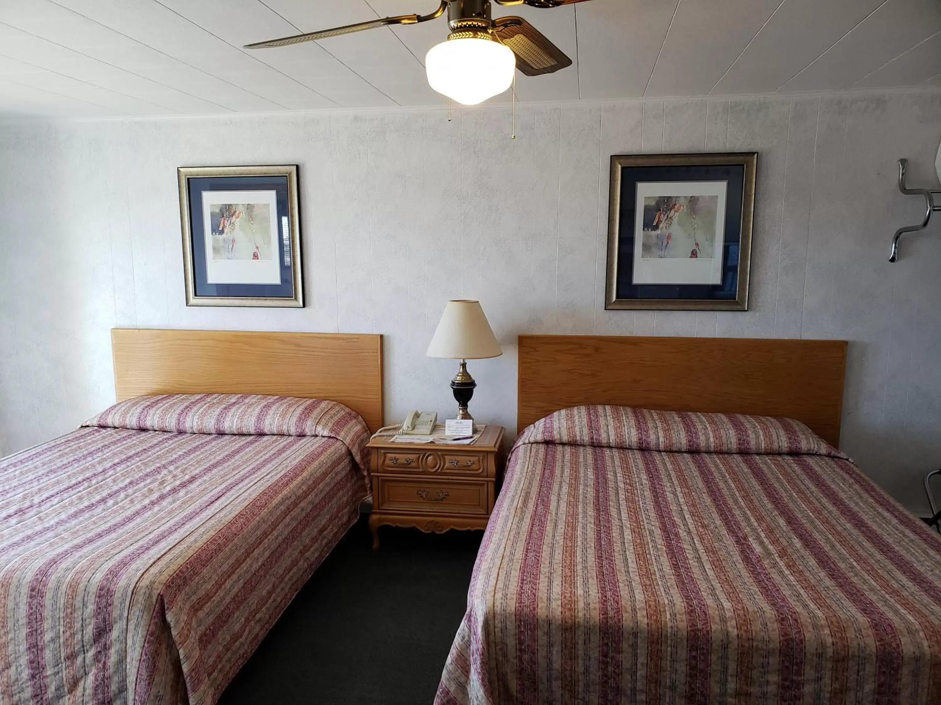 Bed in Algoma Beach Motel Bed in Algoma Beach Motel