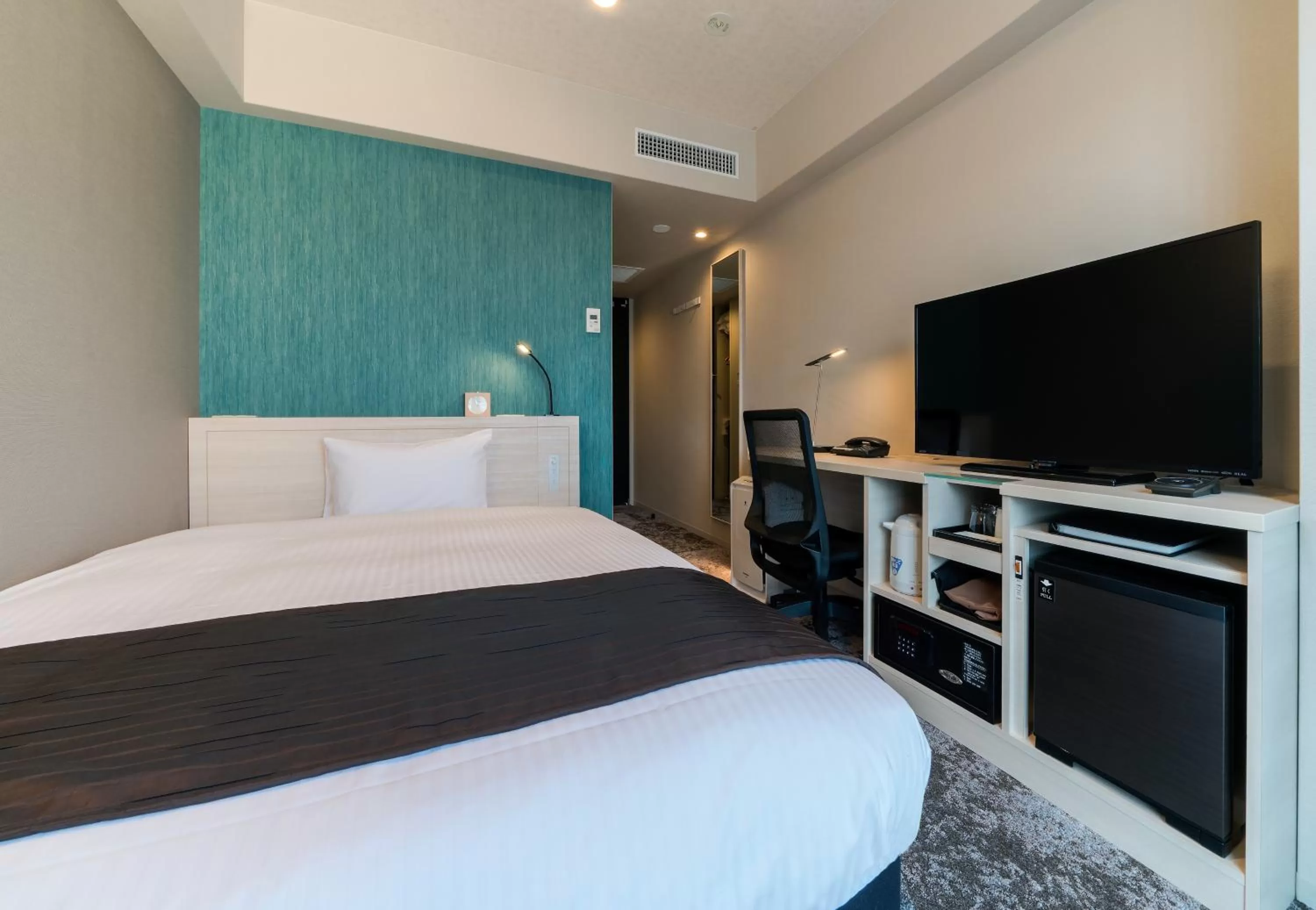 Photo of the whole room, Bed in DEL style Fukuoka Nishinakasu by Daiwa Roynet Hotel