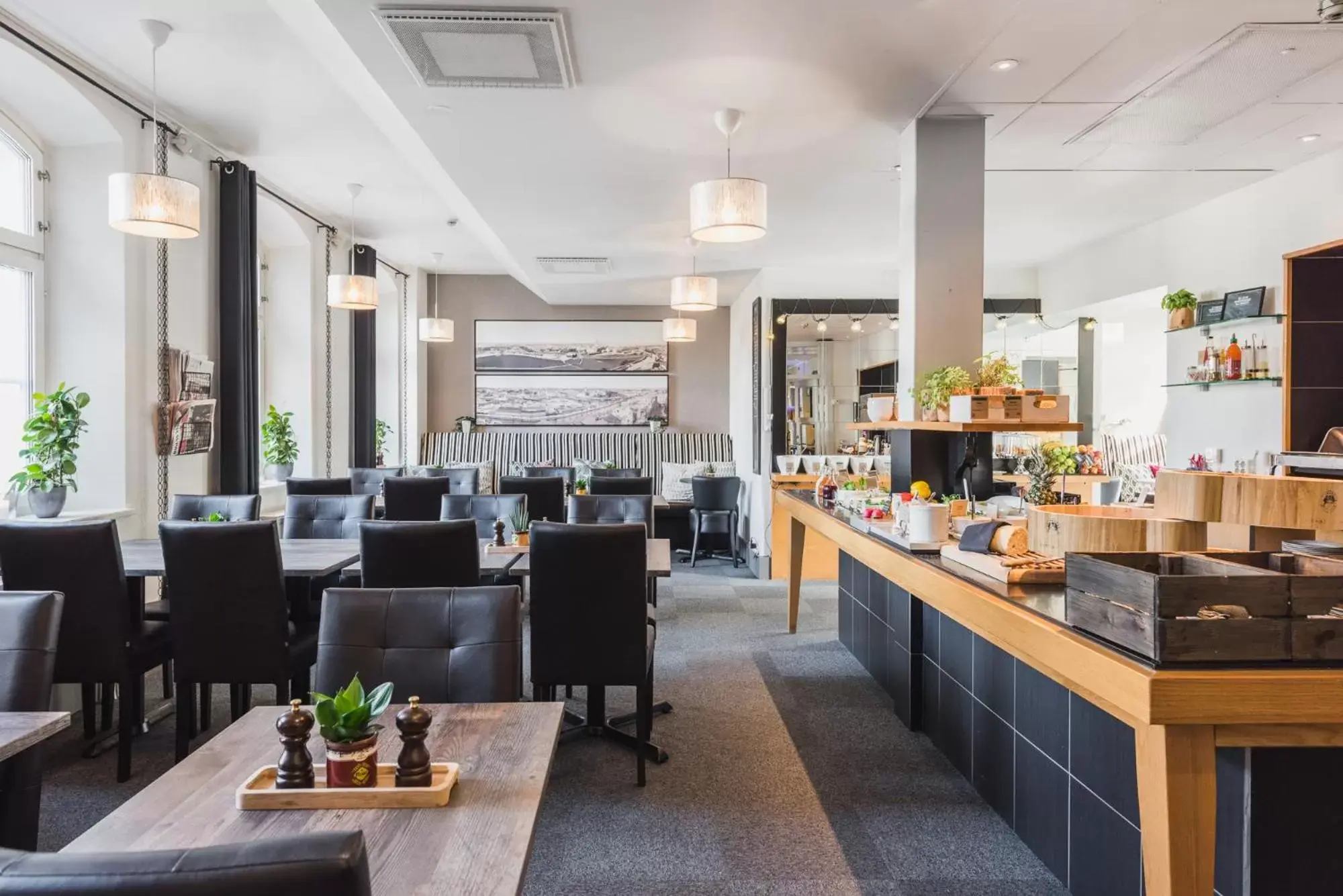 Restaurant/places to eat in Home Hotel Bilan Restaurant/places to eat in Home Hotel Bilan