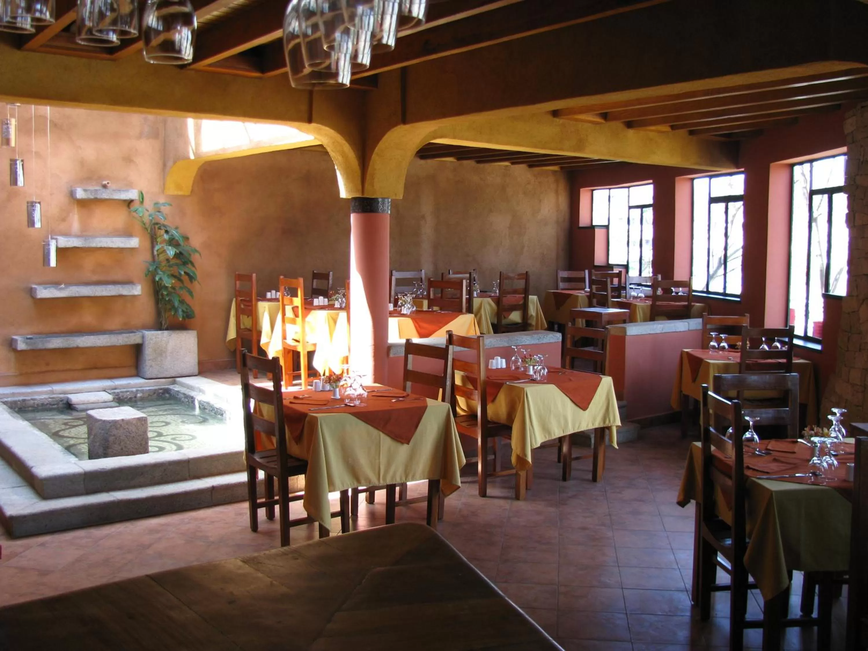 Restaurant/places to eat in Belvedere Hotel