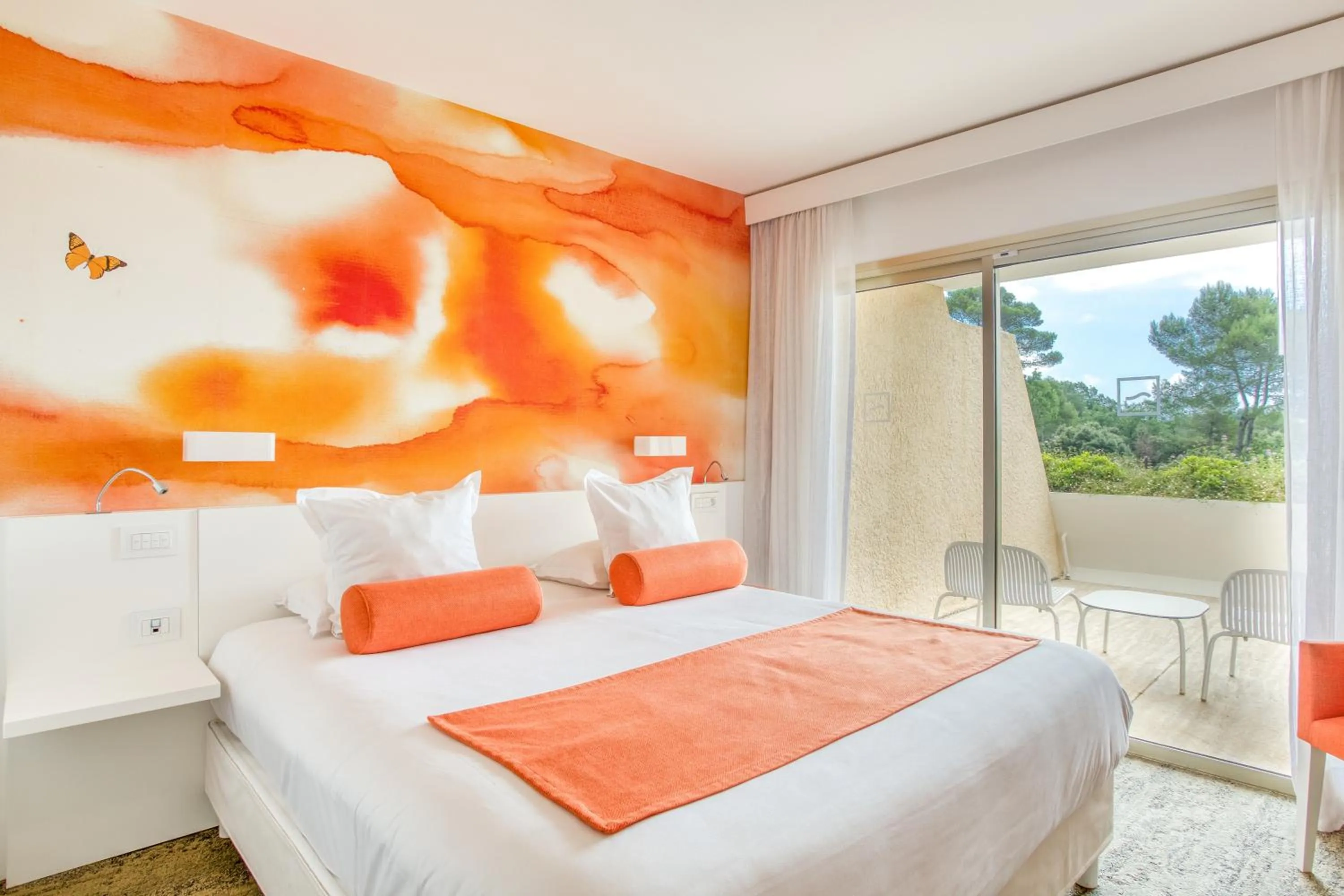 Garden, Bed in Hotel Restaurant La Vague de Saint Paul