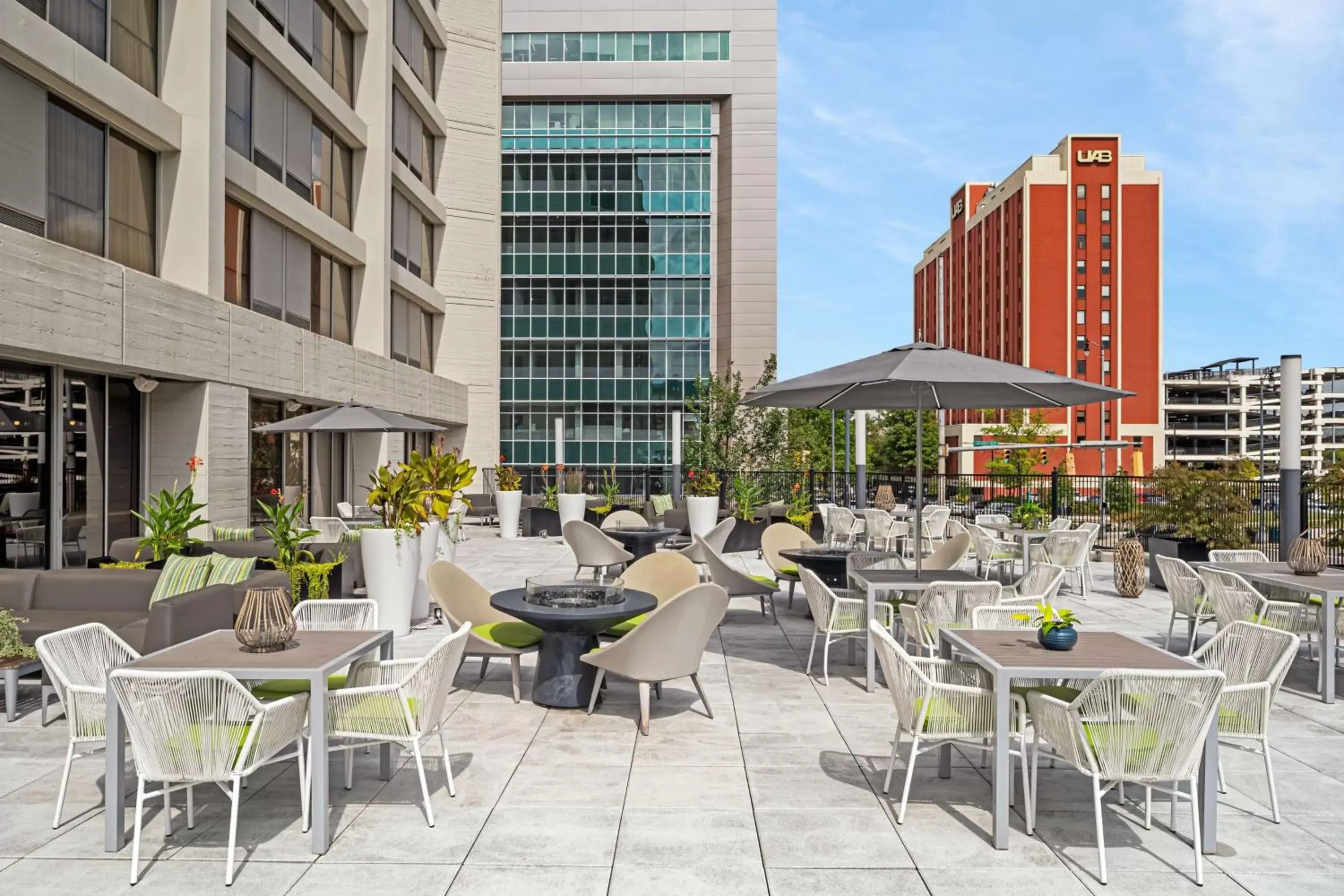 Patio, Restaurant/Places to Eat in Hilton Birmingham Downtown at UAB