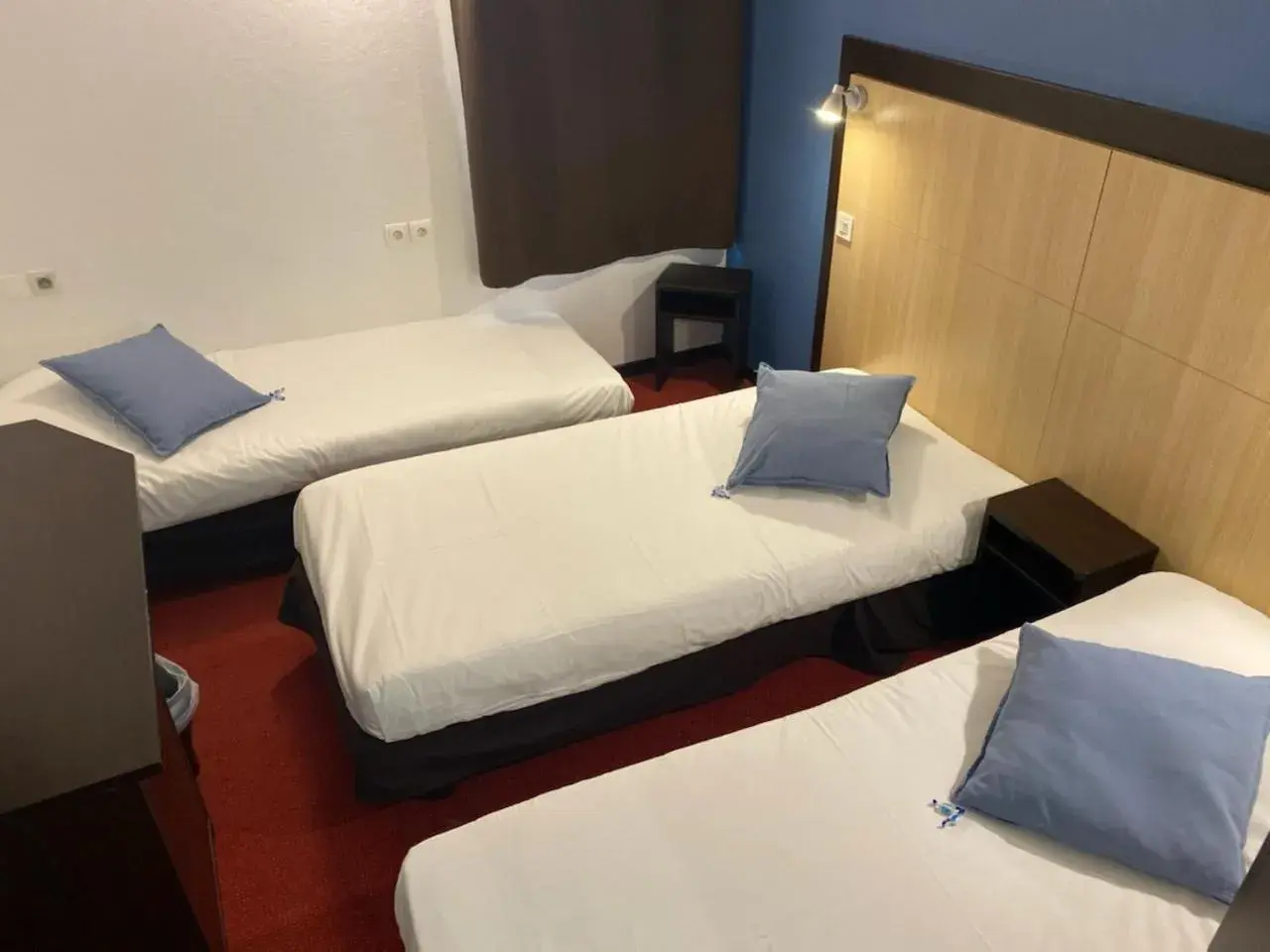 Triple Room with 3 Single Beds in Enzo Hotels Vierzon by Kyriad Direct Triple Room with 3 Single Beds in Enzo Hotels Vierzon by Kyriad Direct