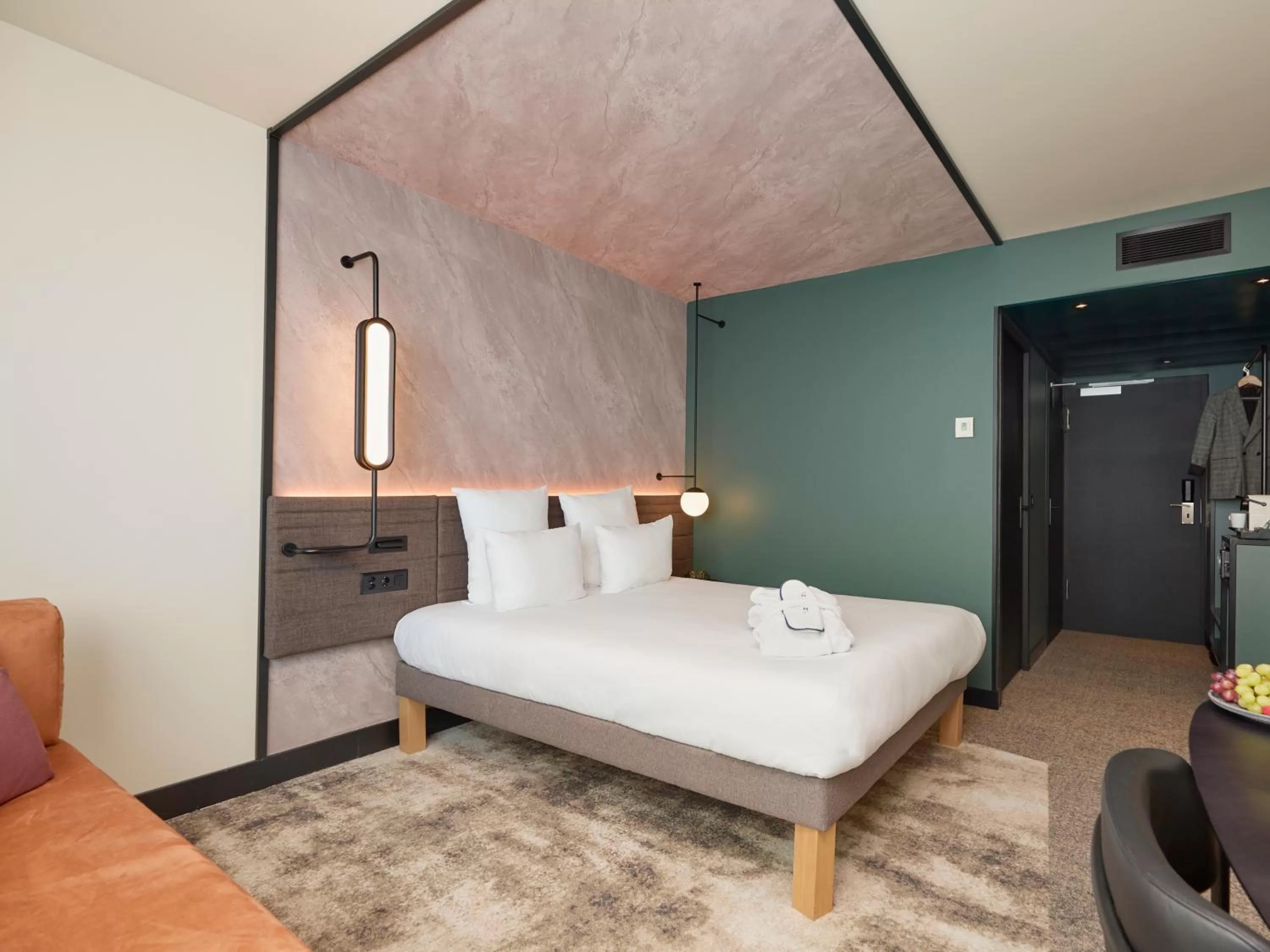 Bedroom, Bed in Novotel Bern Expo