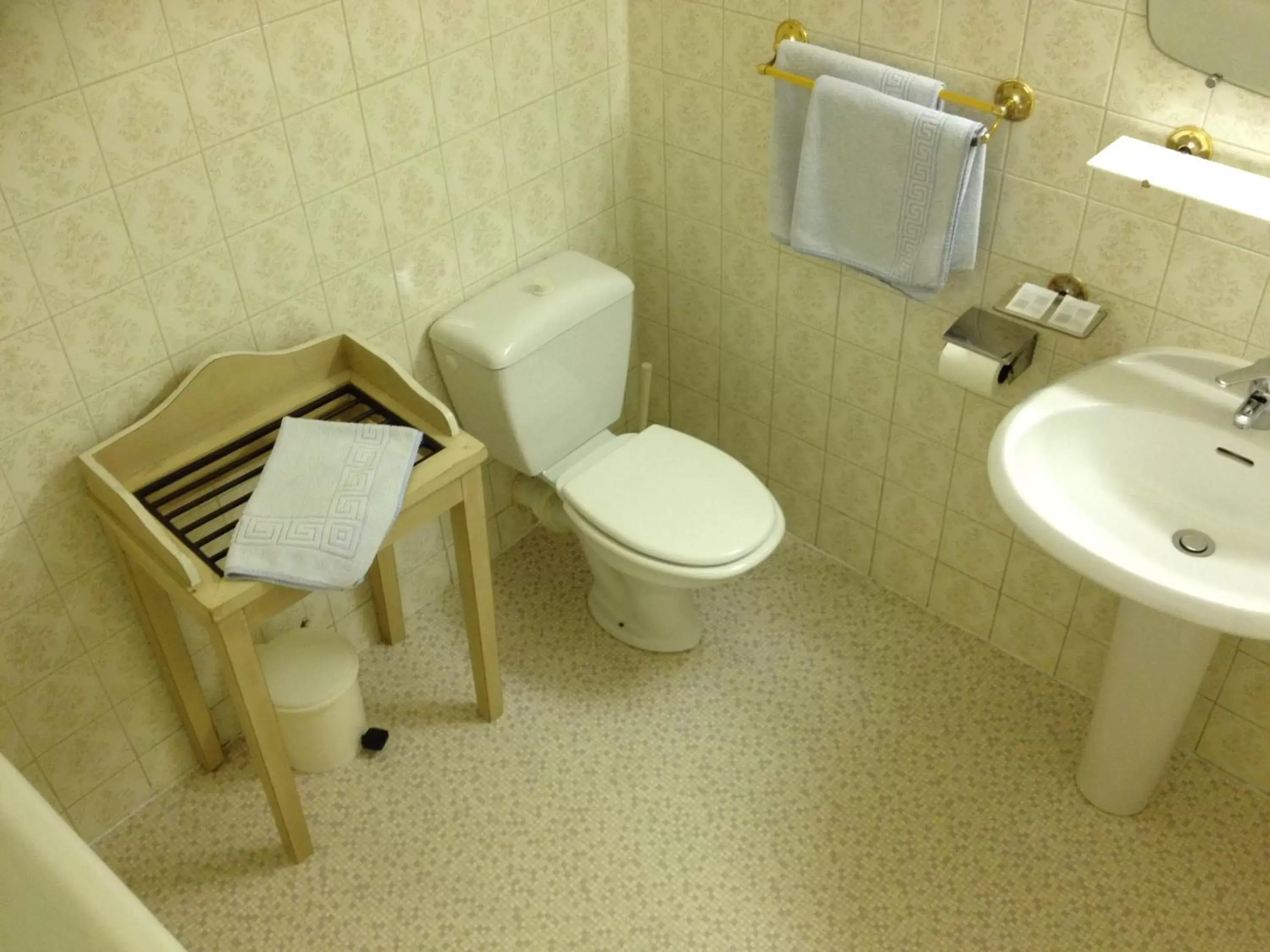 Toilet, Bathroom in Au Nouvel Hôtel