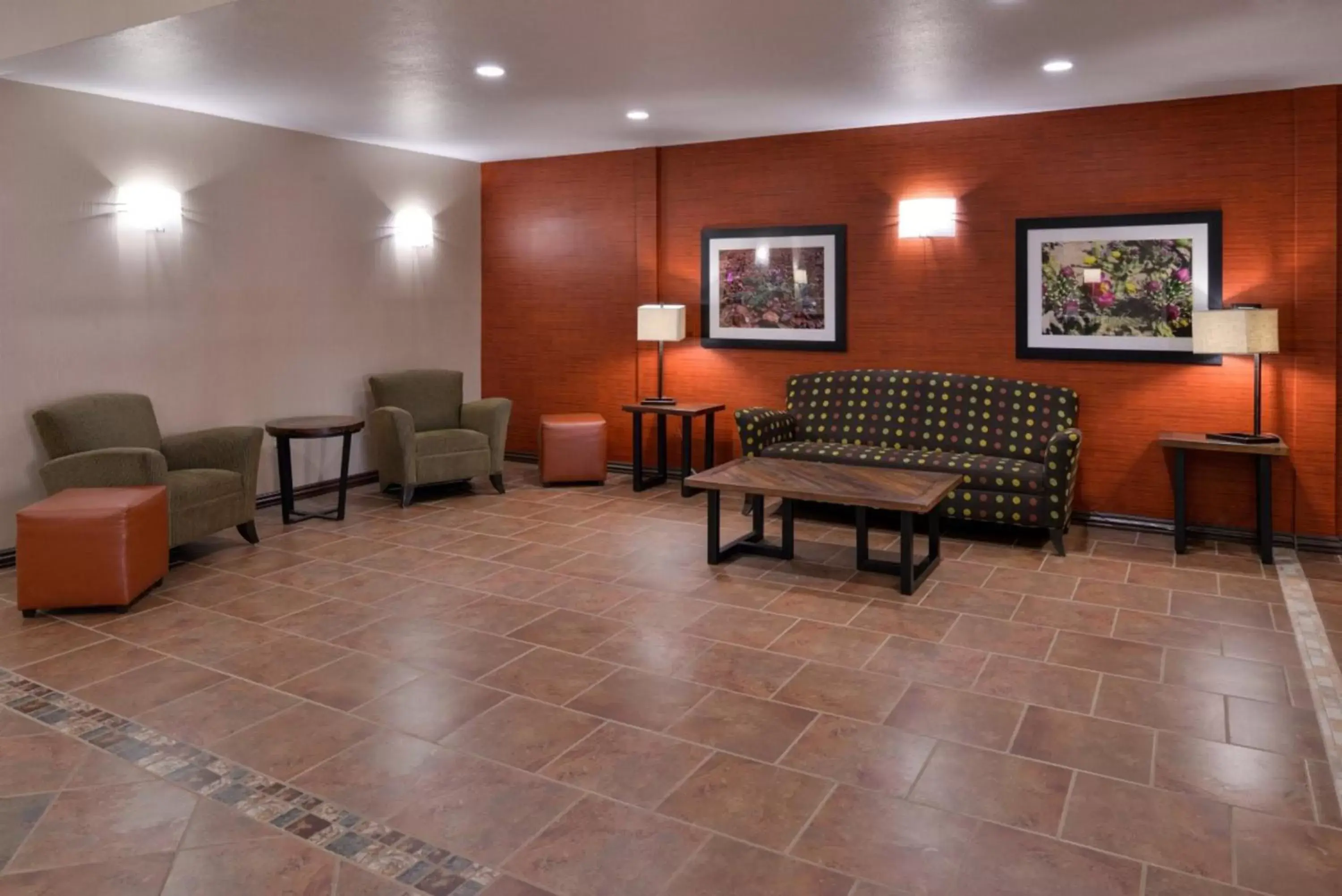 Property building, Lobby/Reception in Holiday Inn Express Kingman, an IHG Hotel