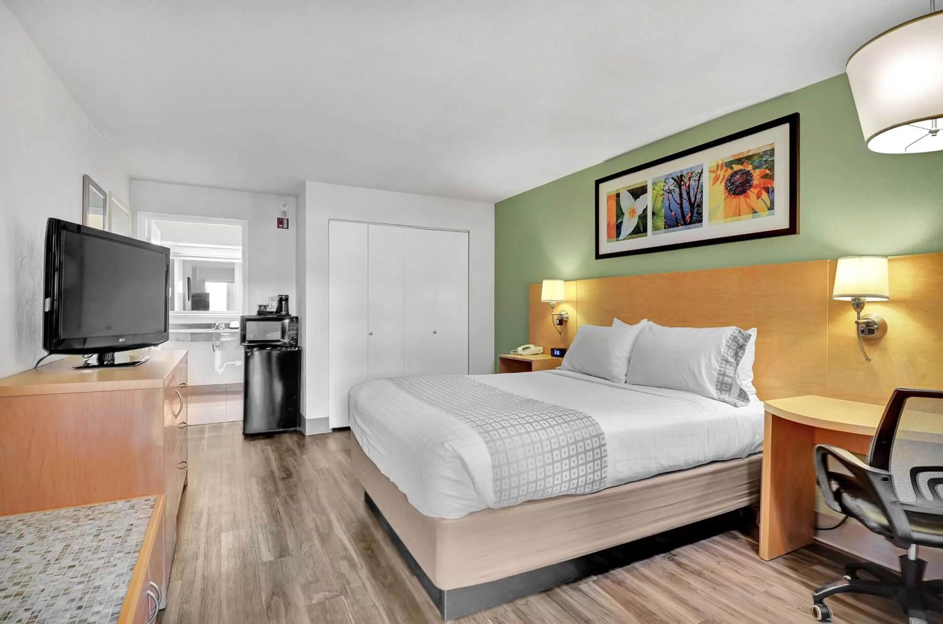 Photo of the whole room, Bed in Hotel Nexus; BW Signature Collection