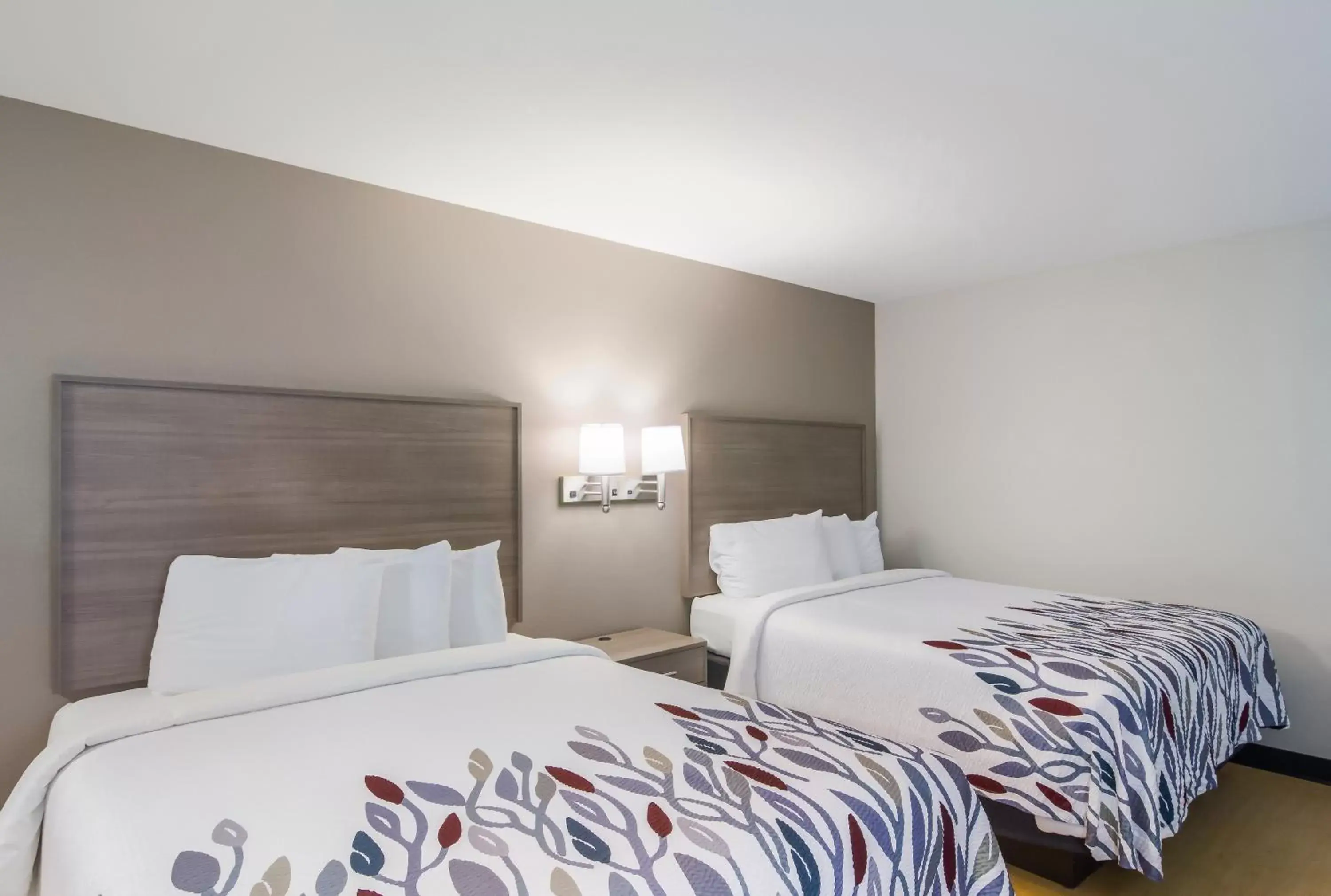 Deluxe Room with Two Queen Beds Disability Access Roll-In Shower Non-Smoking in Red Roof Inn I-95 North Brunswick Darien Deluxe Room with Two Queen Beds Disability Access Roll-In Shower Non-Smoking in Red Roof Inn I-95 North Brunswick Darien