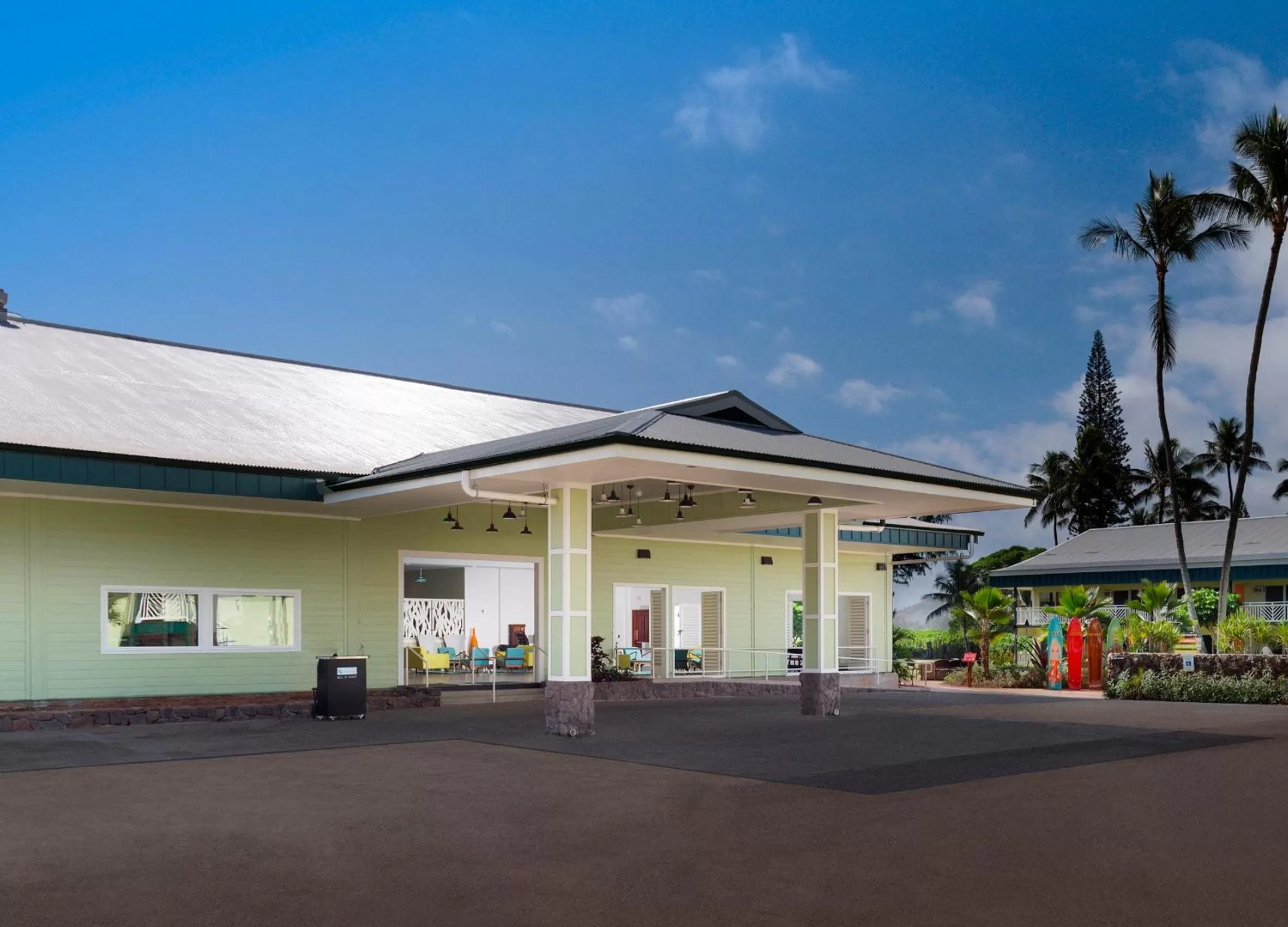Facade/entrance in Kauai Shores Hotel