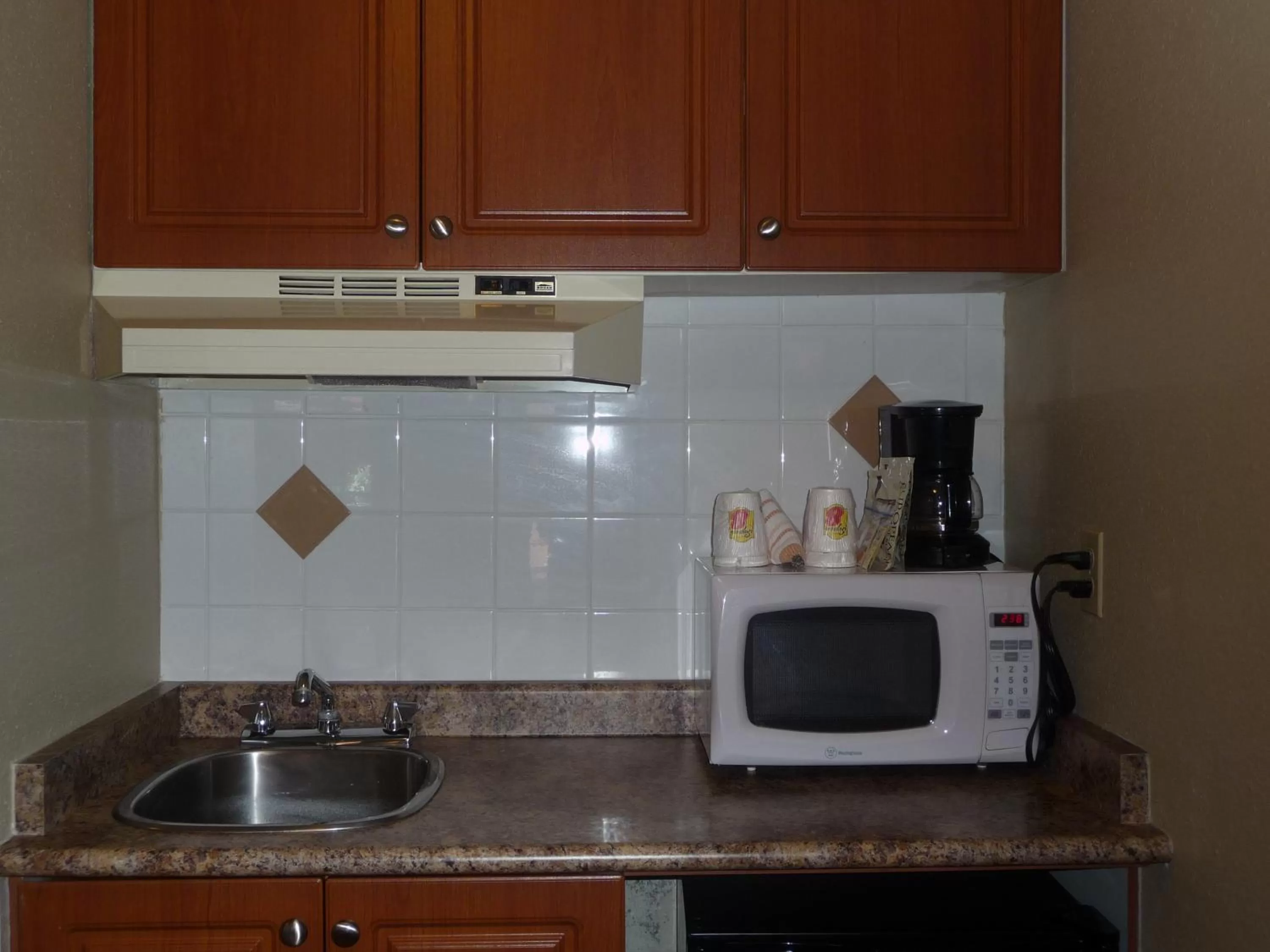 Decorative detail, Kitchen/Kitchenette in Super 8 by Wyndham Osoyoos