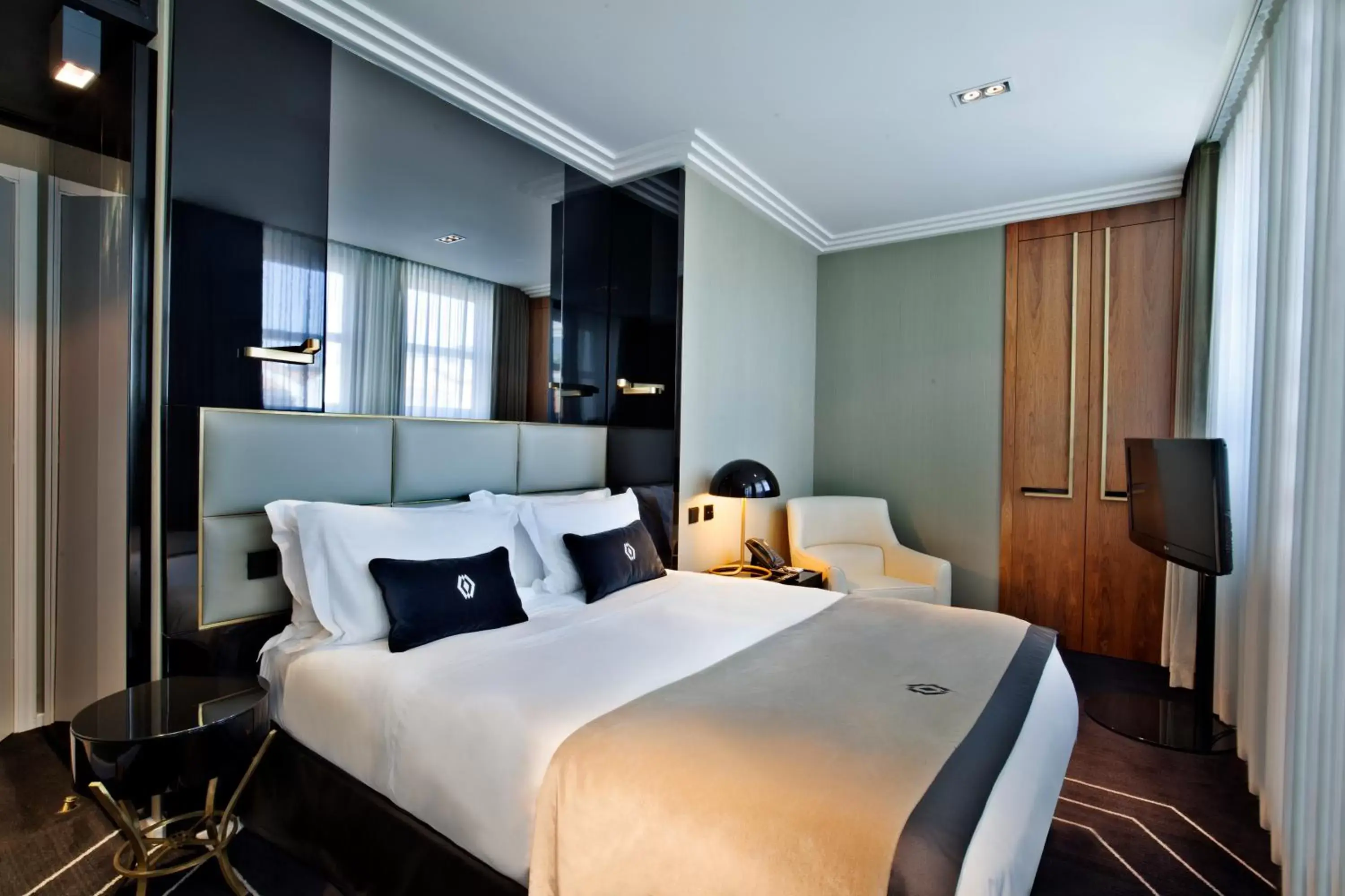 Bedroom, Room Photo in Altis Avenida Hotel