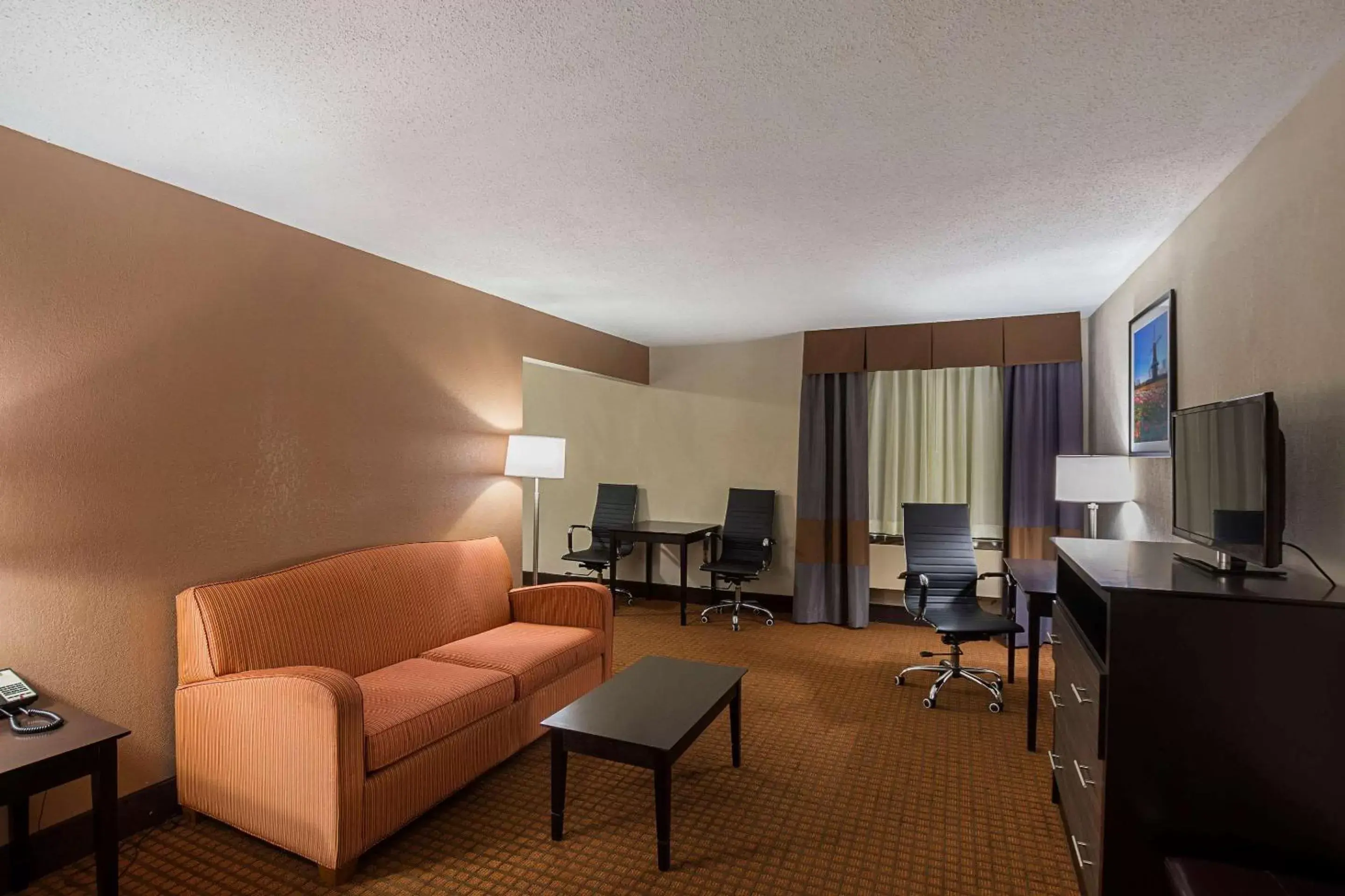 Photo of the whole room, Seating Area in Quality Inn & Suites Holland