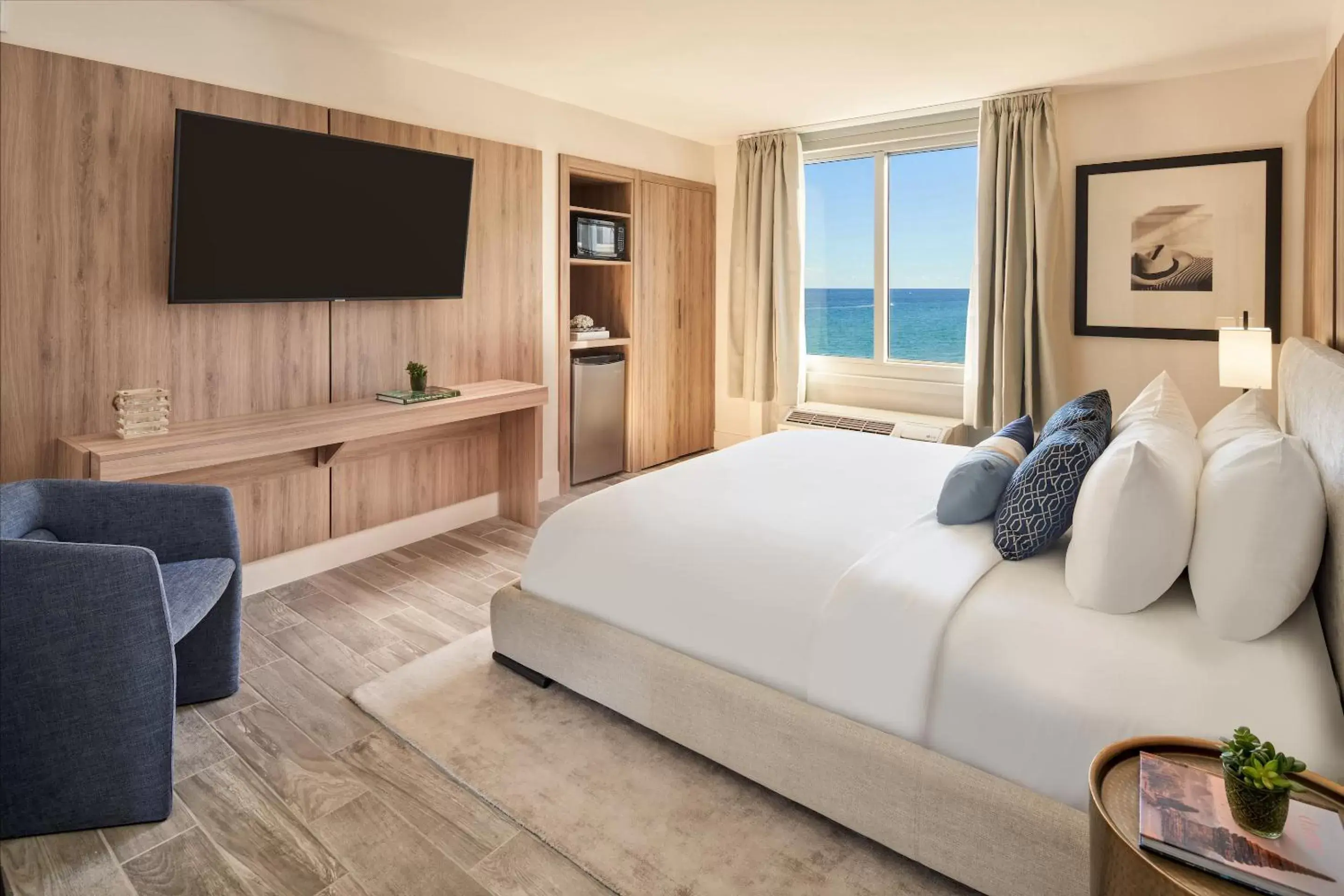 King Suite with Sea View in Hillsboro Beach Resort