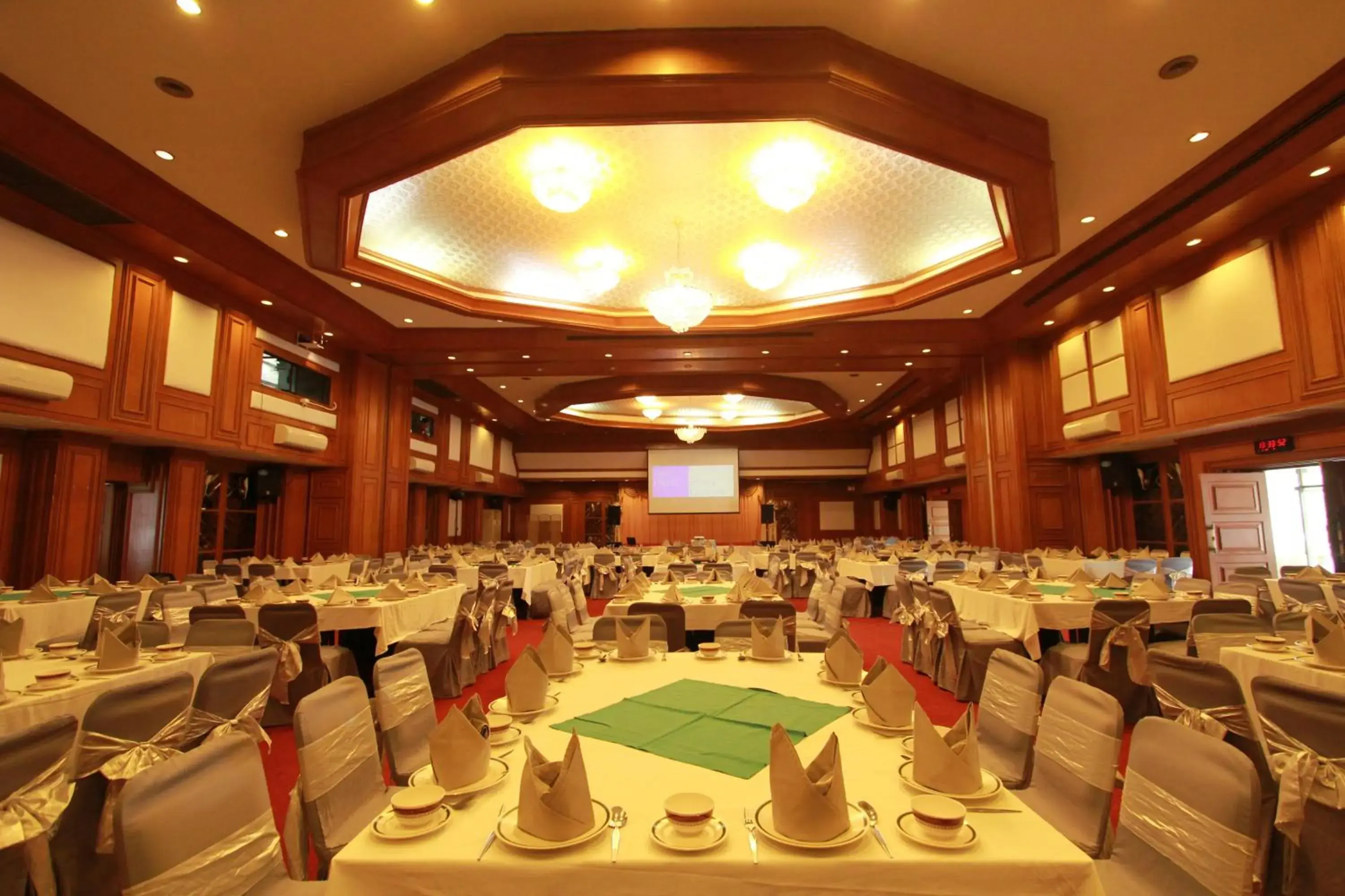Meeting/conference room in First Pacific Hotel & Convention