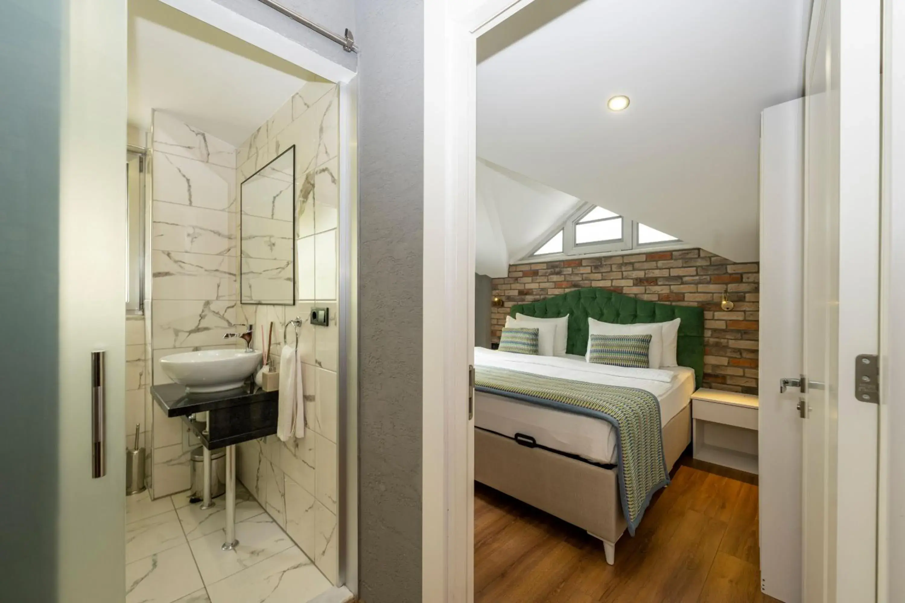 Shower, Bed in The Marions Suite istanbul Special Category Taksim Shower, Bed in The Marions Suite istanbul Special Category Taksim