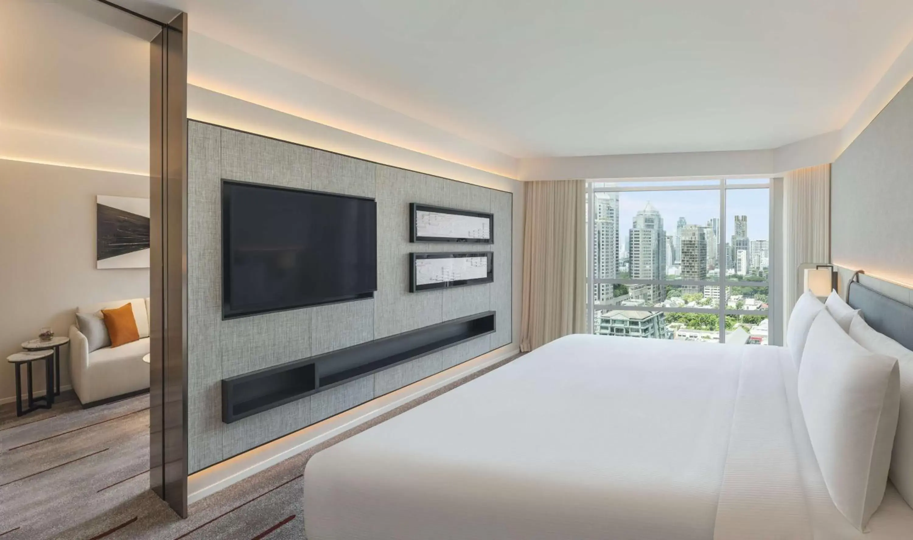 Bed in DoubleTree by Hilton Bangkok Ploenchit