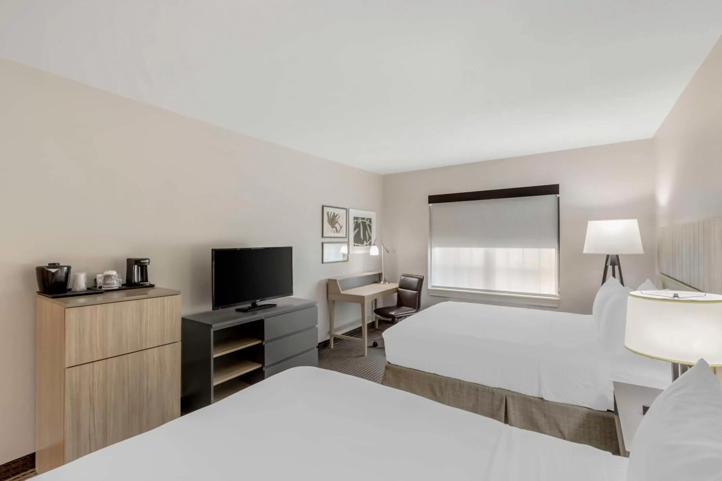 Bedroom in Country Inn & Suites by Radisson, Elk Grove Village/Itasca