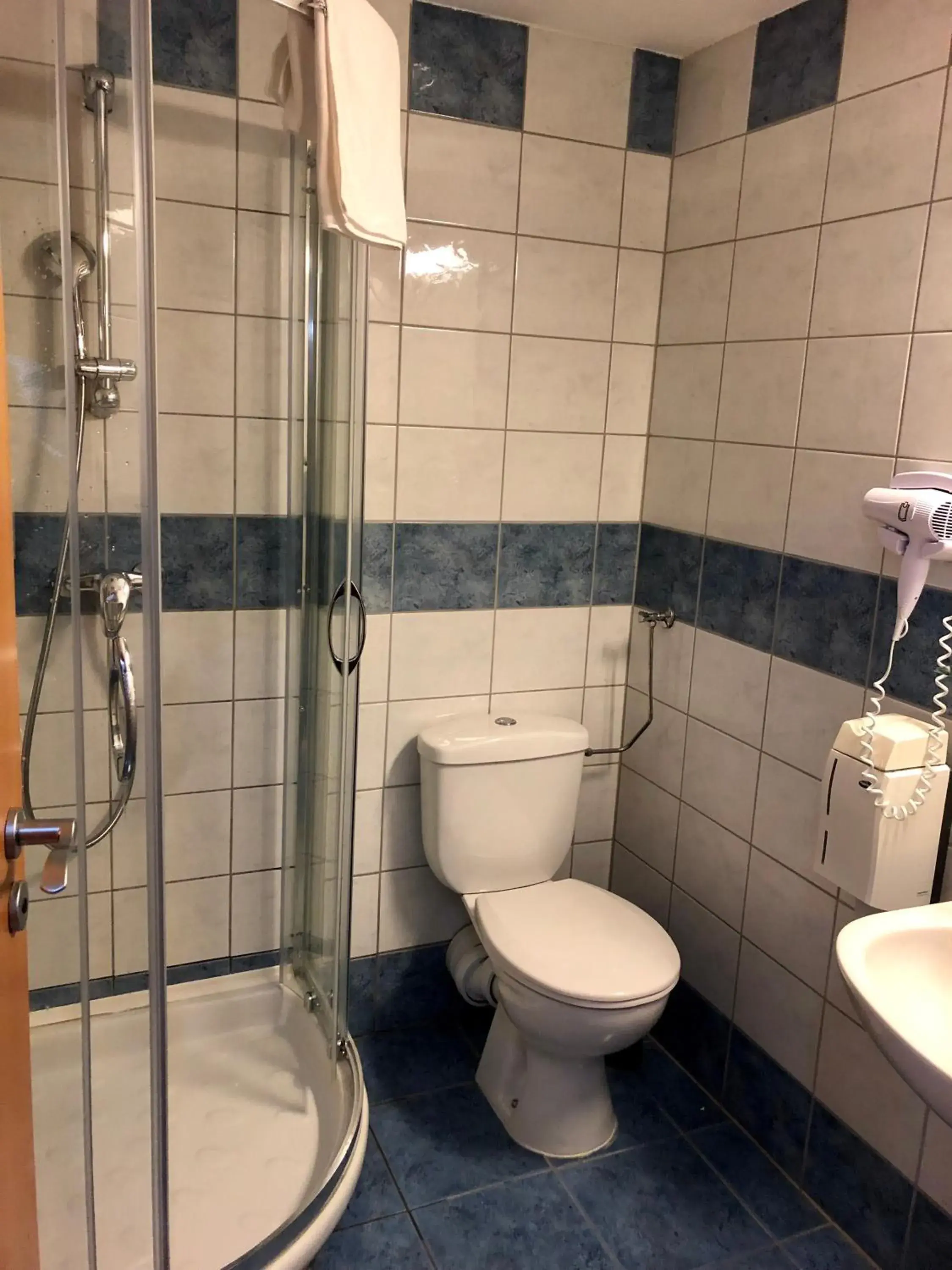 Shower, Bathroom in Hotel Veritas