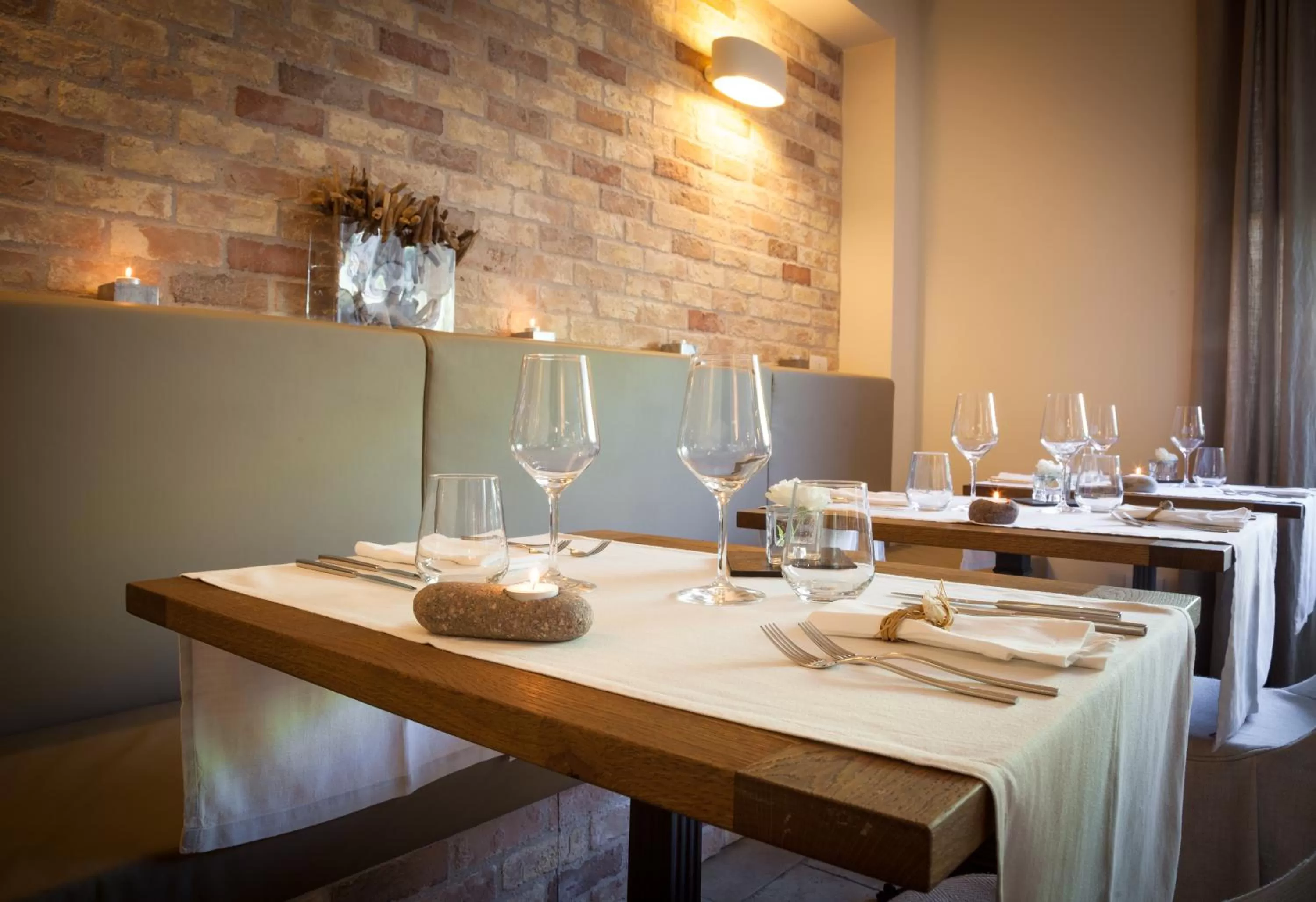 Restaurant/places to eat in Hotel 900