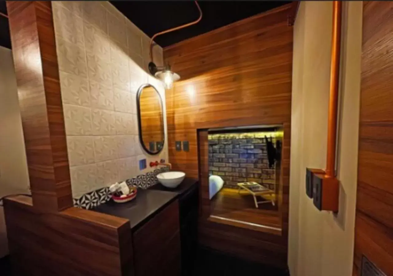 bunk bed, Bathroom in Cadillac Hotel Boutique