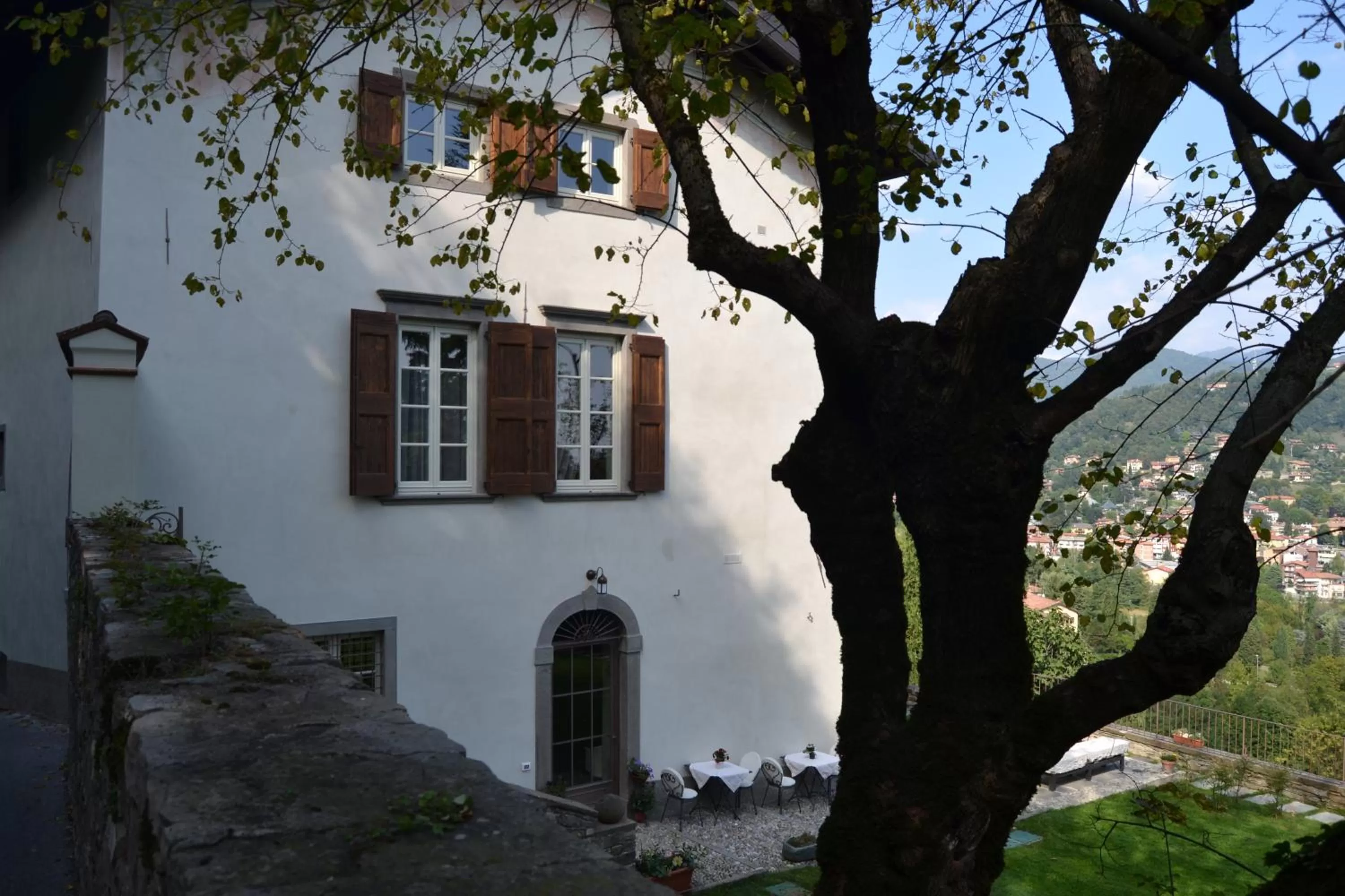 Facade/entrance in B&B Dimora Delle Donnole Bergamo Alta