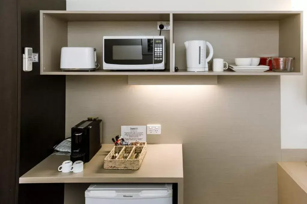 Coffee/tea facilities in Shoreline Hotel