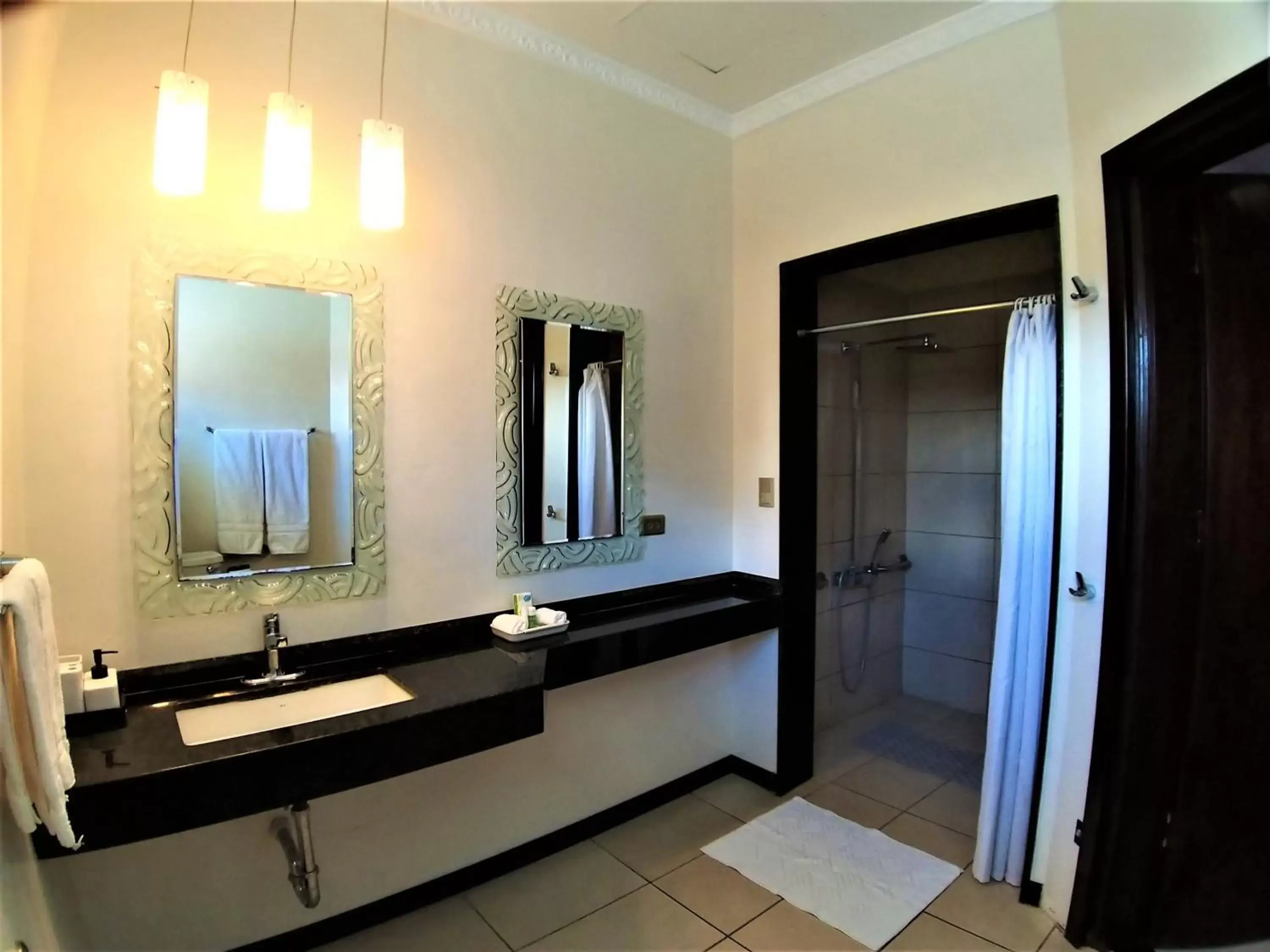 Bathroom in Alameda Cariari Boutique Hotel